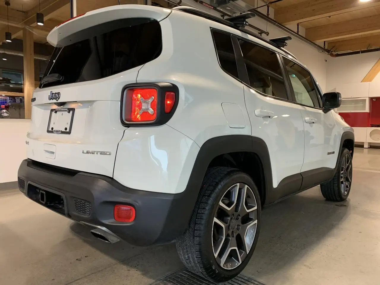 Jeep Renegade снимка Jeep Renegade