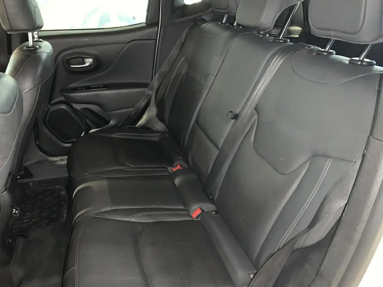 Jeep Renegade снимка Jeep Renegade