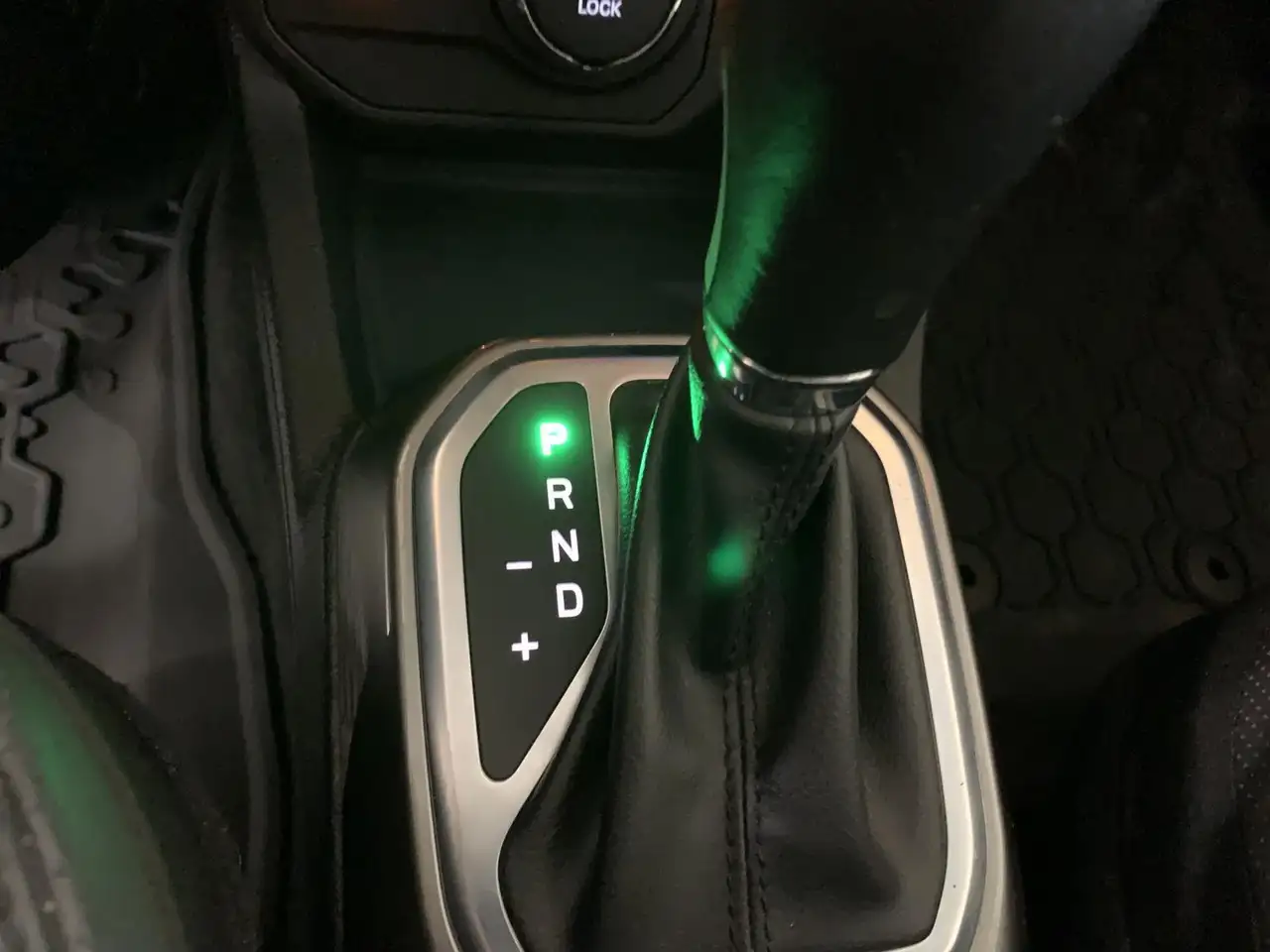 Jeep Renegade снимка Jeep Renegade