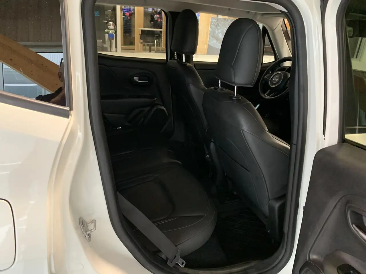 Jeep Renegade снимка Jeep Renegade