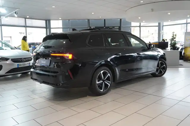 Opel Astra view 8