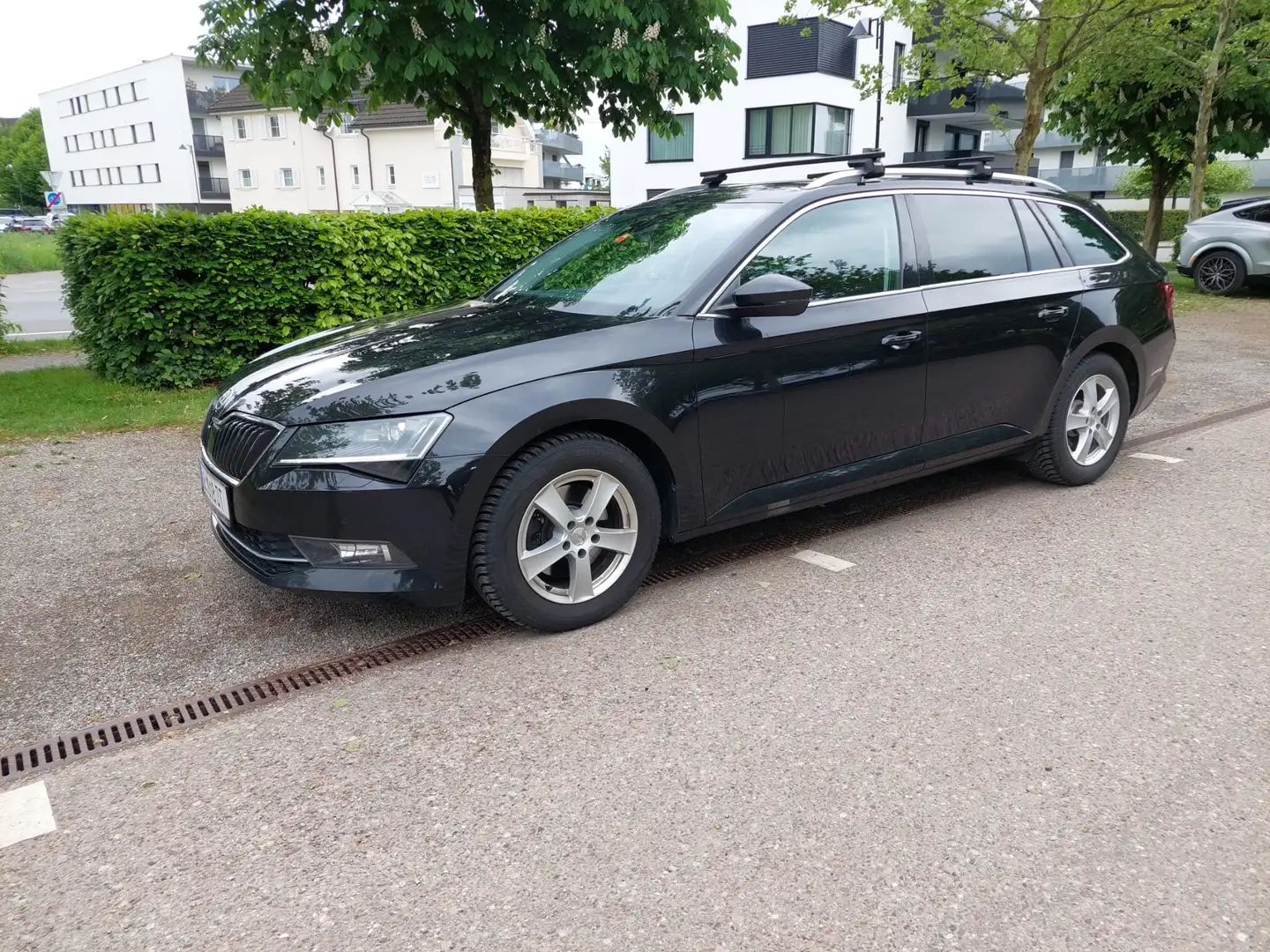Skoda Superb Kombi 2,0 TDI Style DSG Schwarz - 2