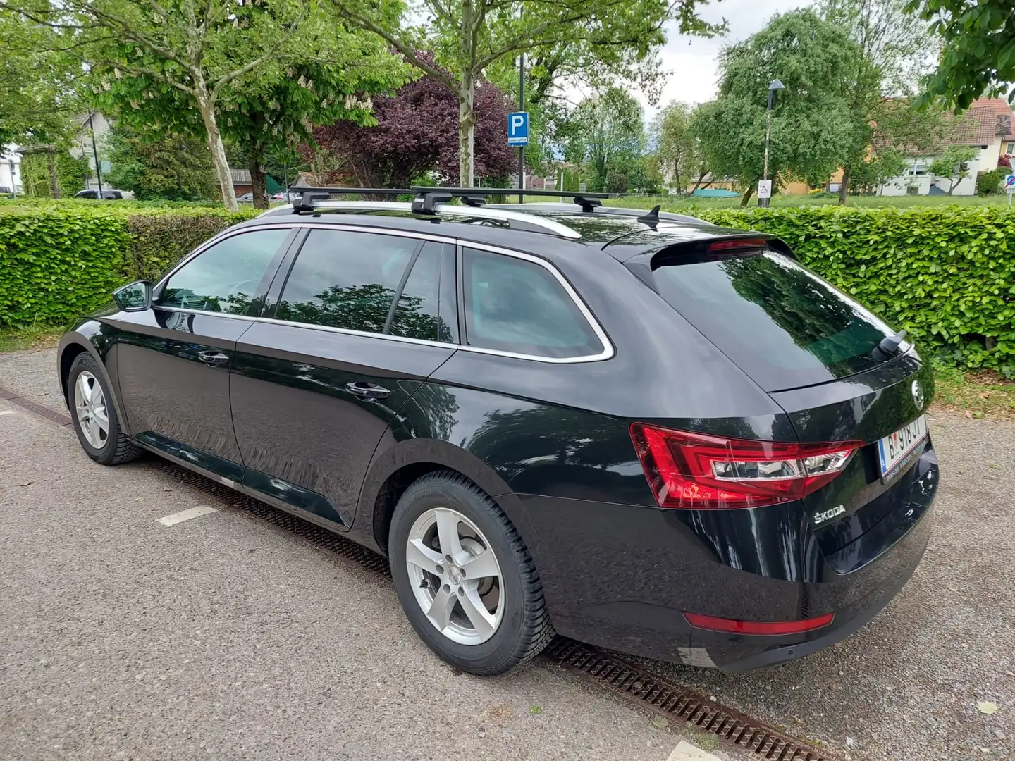 Skoda Superb Kombi 2,0 TDI Style DSG Schwarz - 1