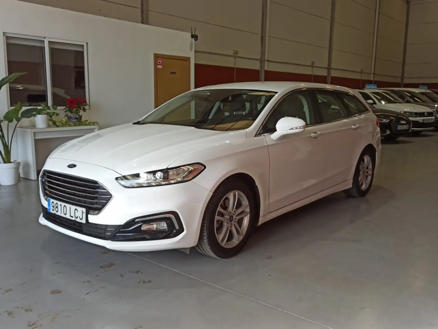 Ford Mondeo Sedán 2.0 HEV Titanium Wit - 1
