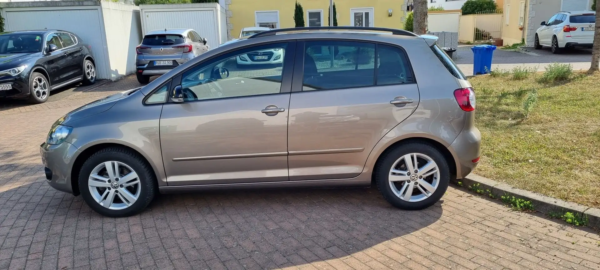 Volkswagen Golf Plus 1.2 TSI MATCH mit nur 53.997 KM Maro - 1