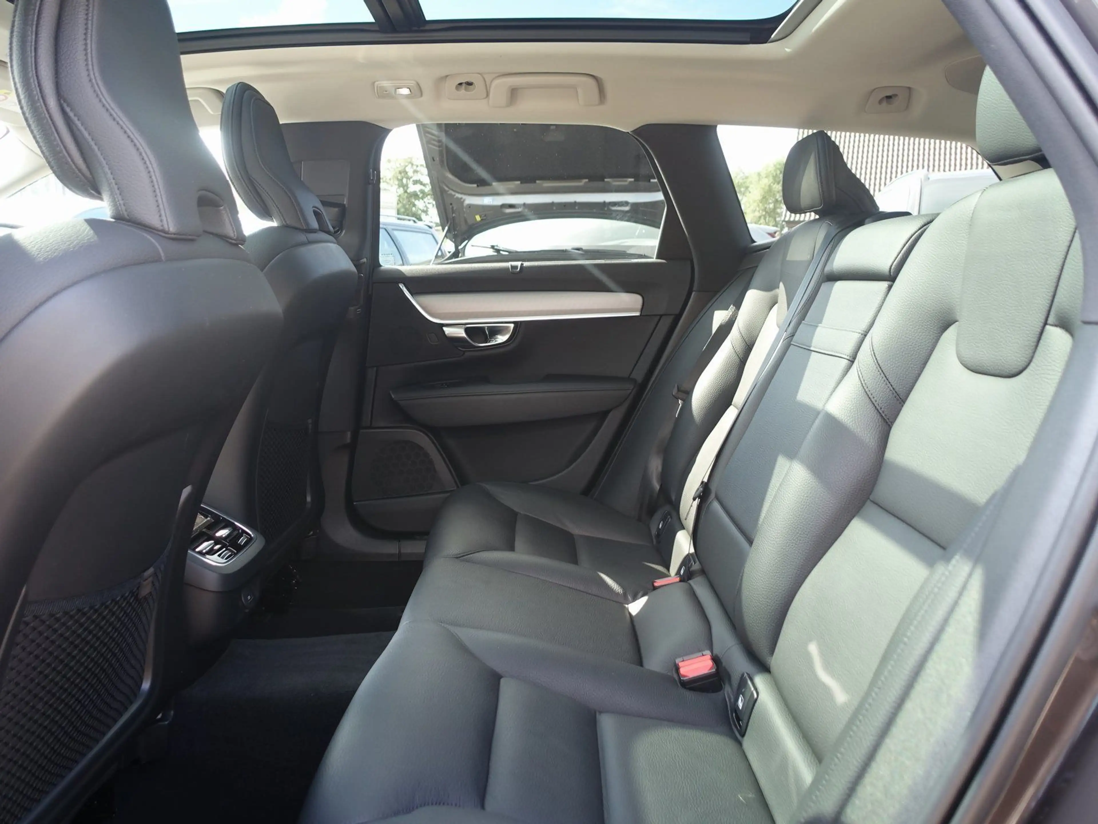 Volvo V90 B5 AWD Momentum Pro/AHK/Kamera/BLIS/Pano. — photo 10