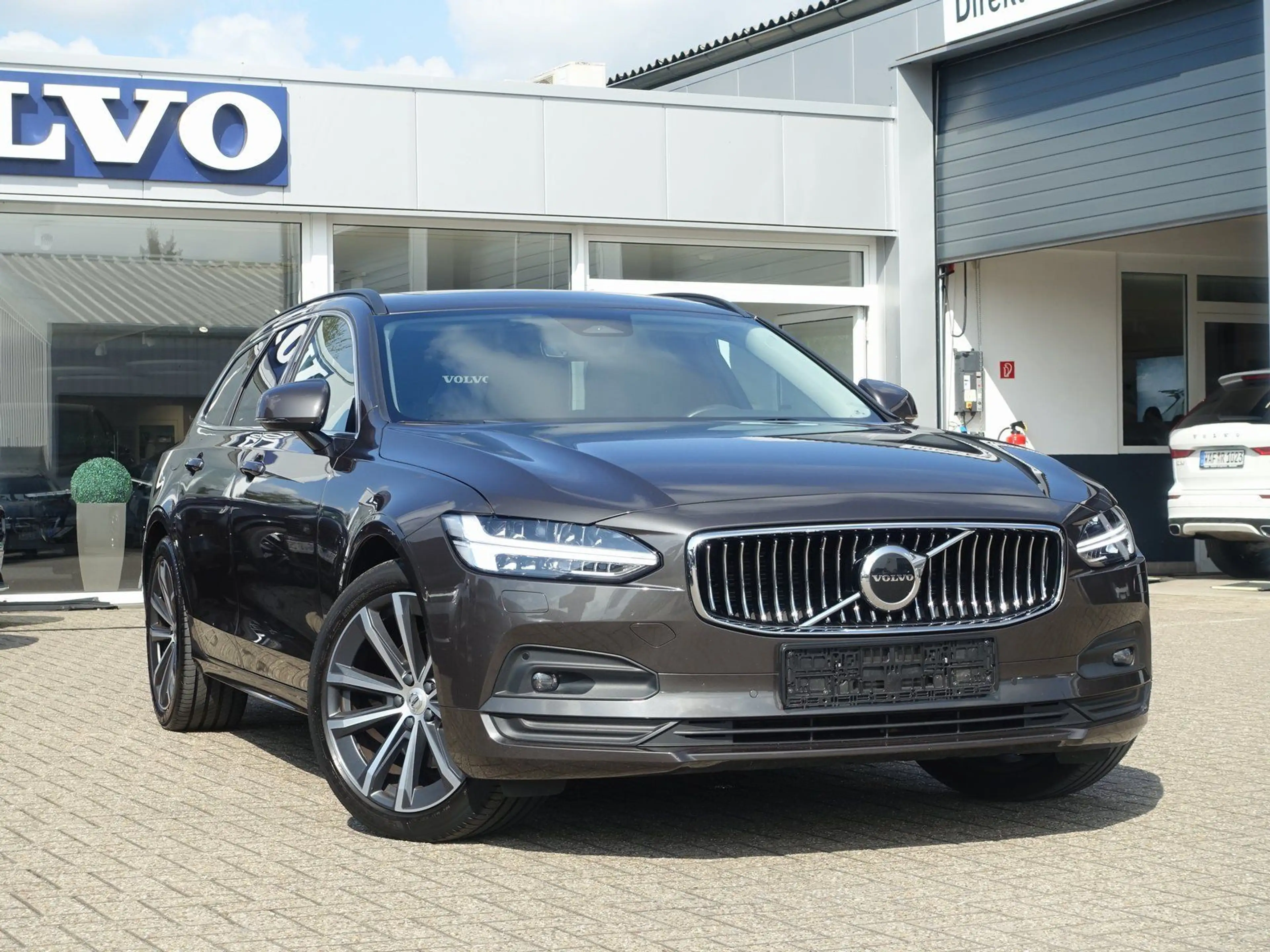 Volvo V90 B5 AWD Momentum Pro/AHK/Kamera/BLIS/Pano. — photo 3