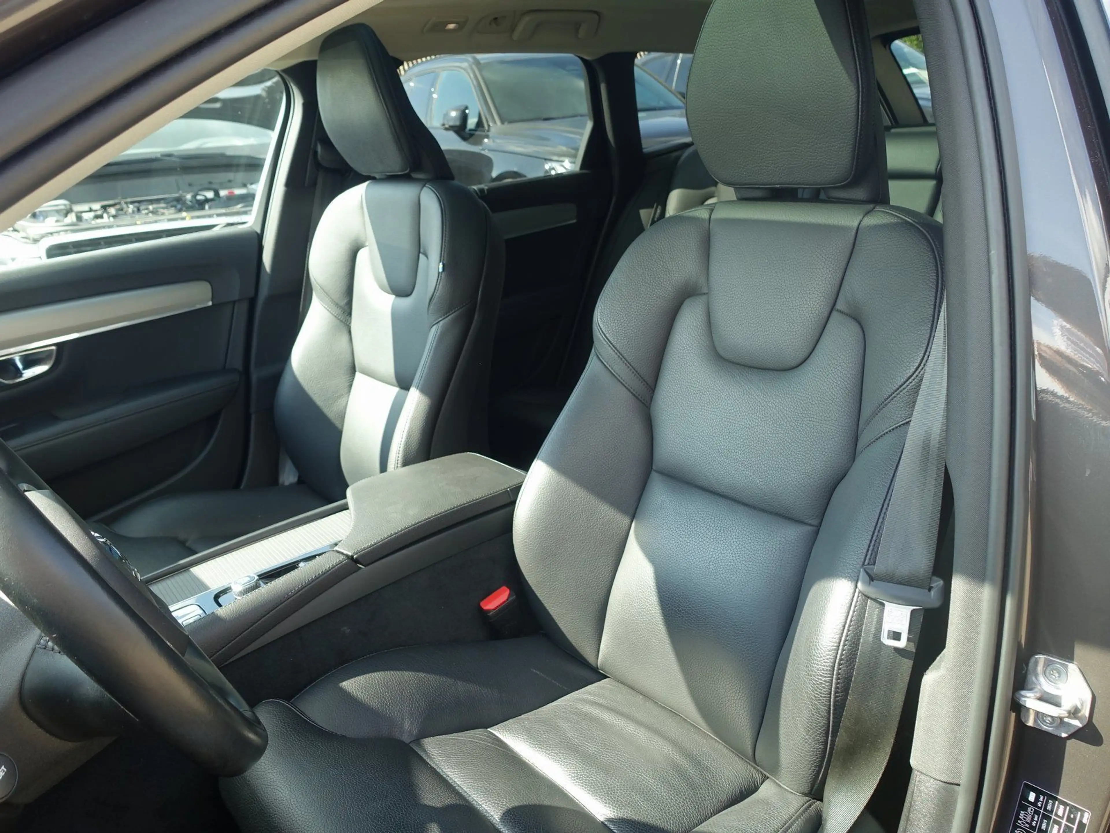 Volvo V90 B5 AWD Momentum Pro/AHK/Kamera/BLIS/Pano. — photo 11