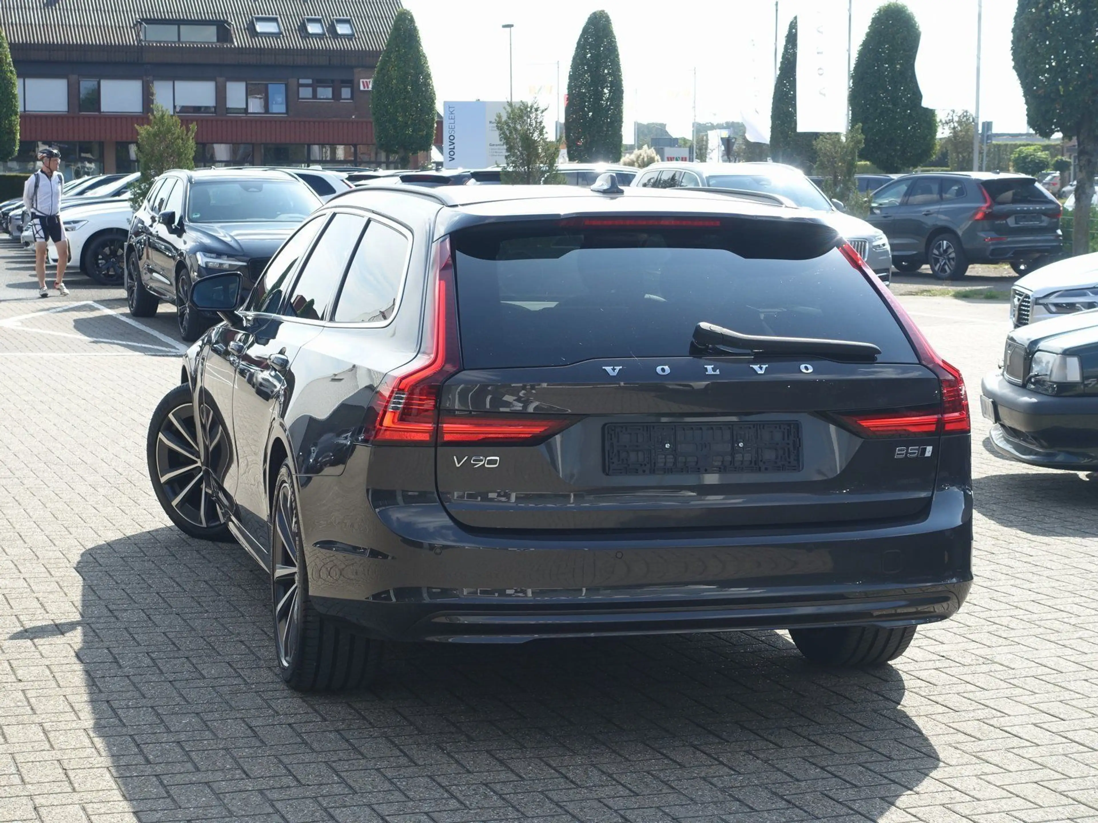 Volvo V90 B5 AWD Momentum Pro/AHK/Kamera/BLIS/Pano. — photo 4