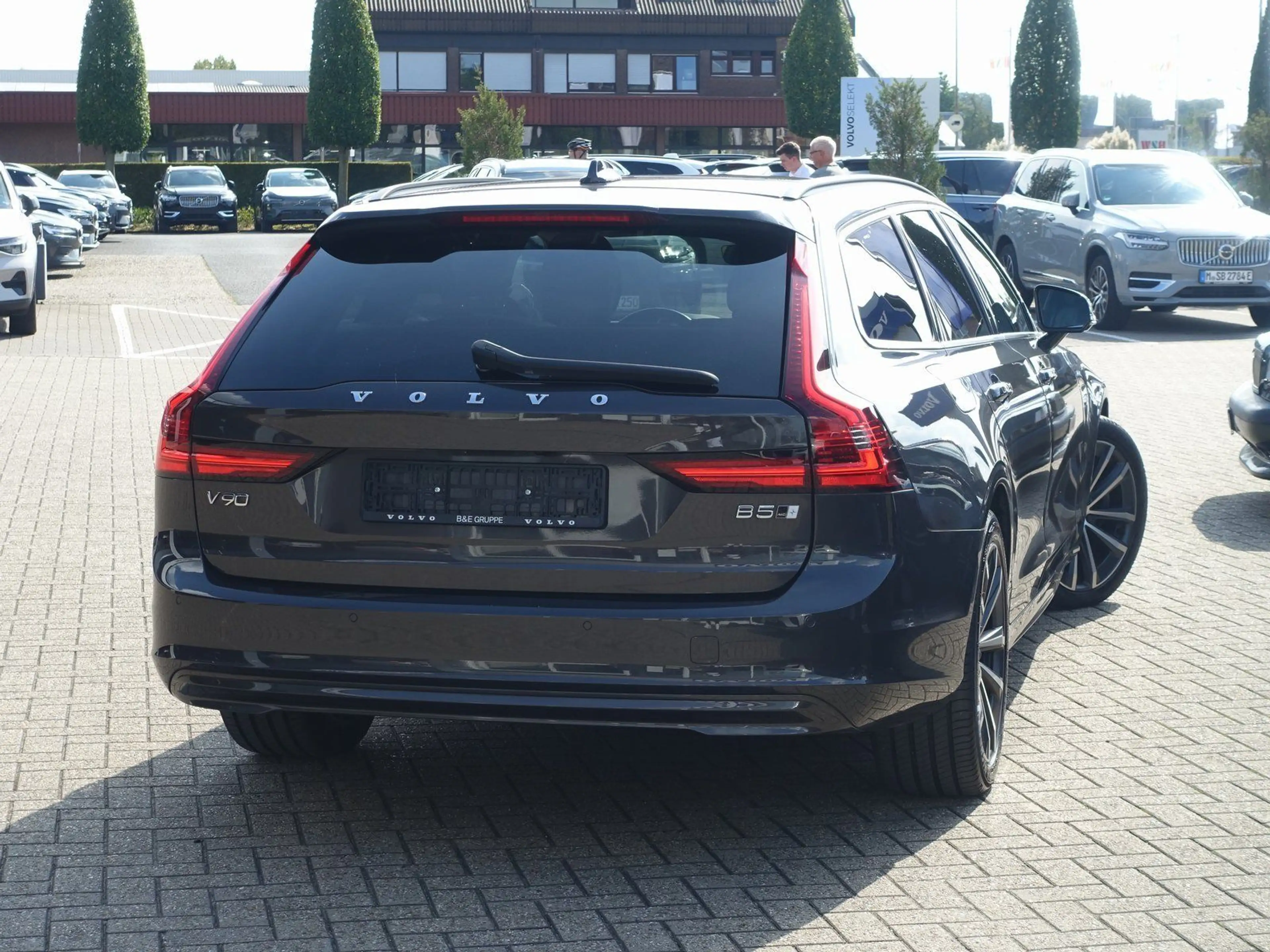 Volvo V90 B5 AWD Momentum Pro/AHK/Kamera/BLIS/Pano. — photo 2