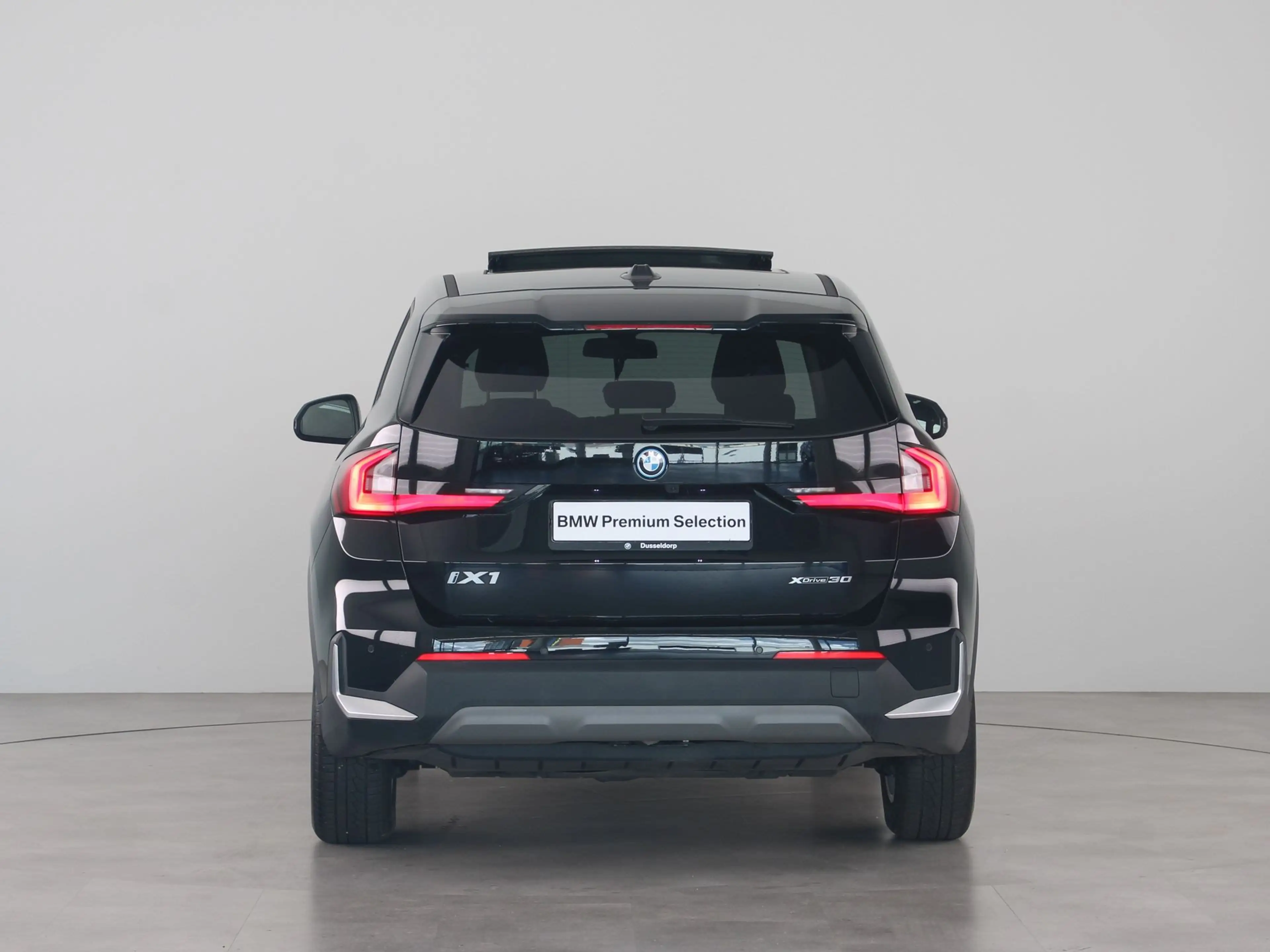 BMW iX1 xDrive30 67 kWh — photo 11