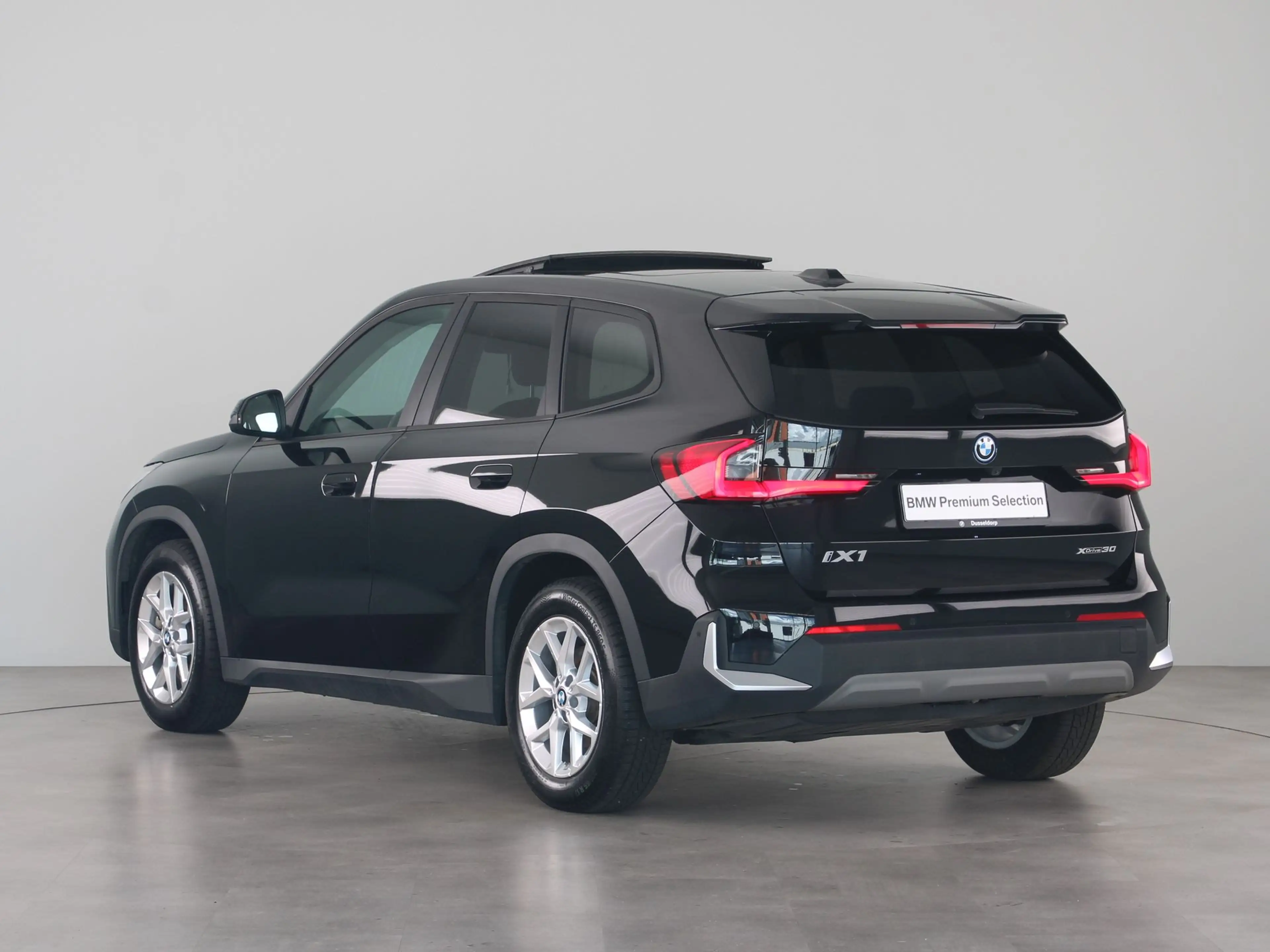 BMW iX1 xDrive30 67 kWh — photo 12