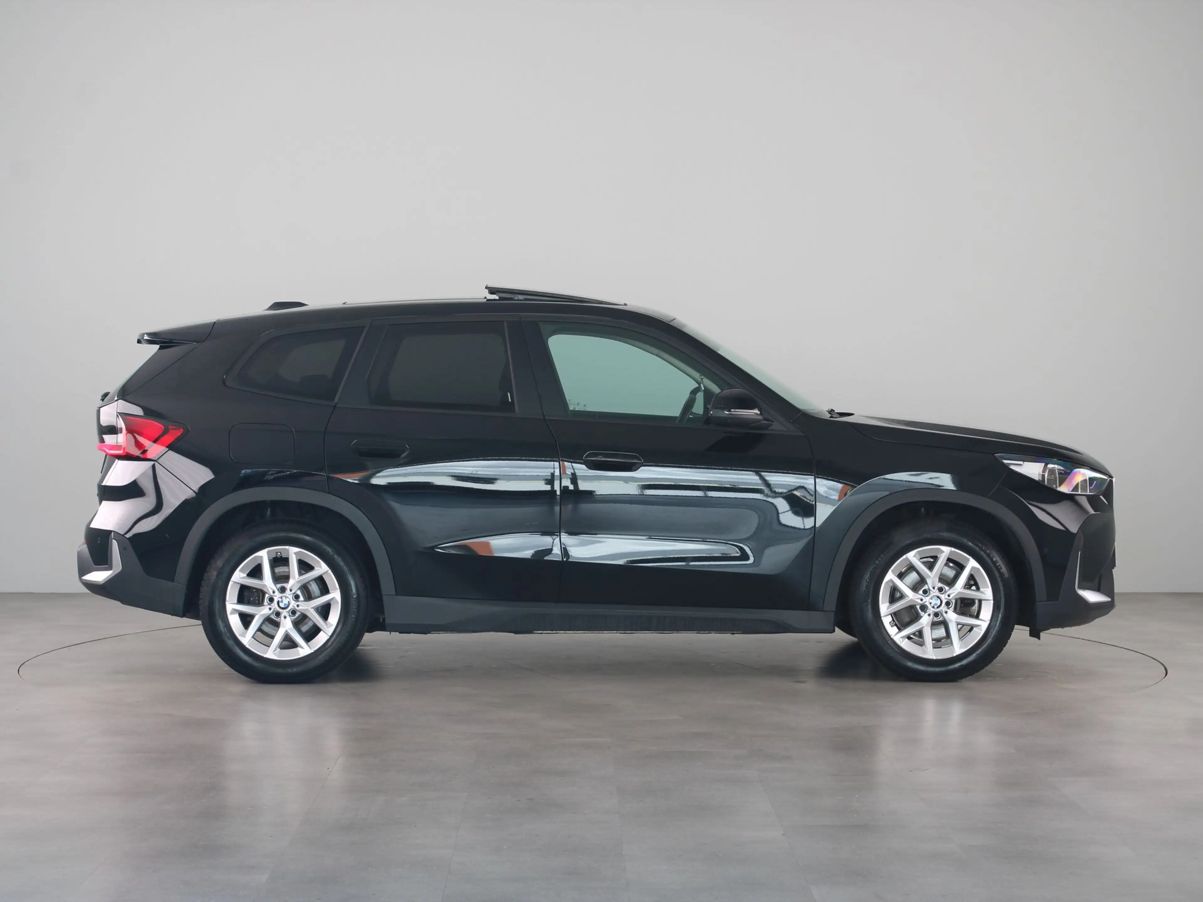 BMW iX1 xDrive30 67 kWh — photo 9