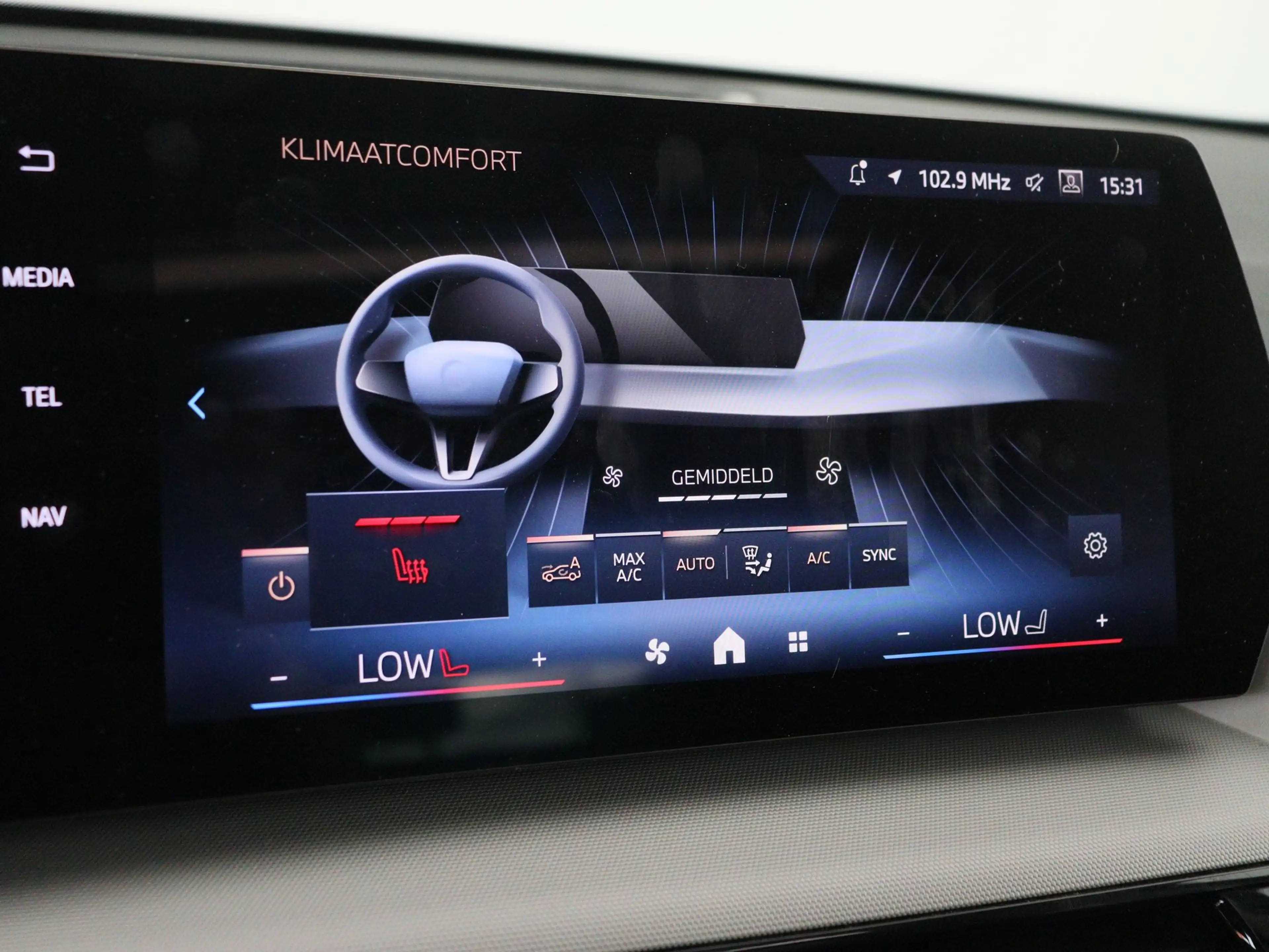 BMW iX1 xDrive30 67 kWh — photo 15