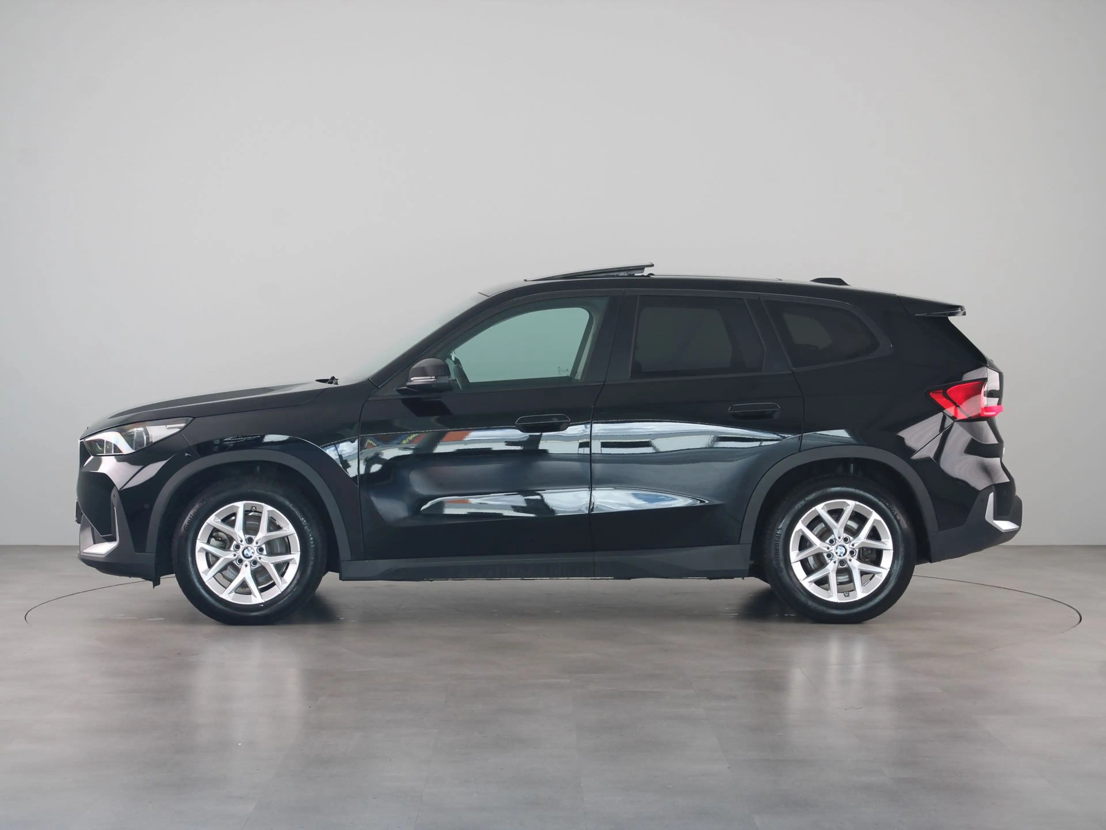 BMW iX1 xDrive30 67 kWh — photo 13