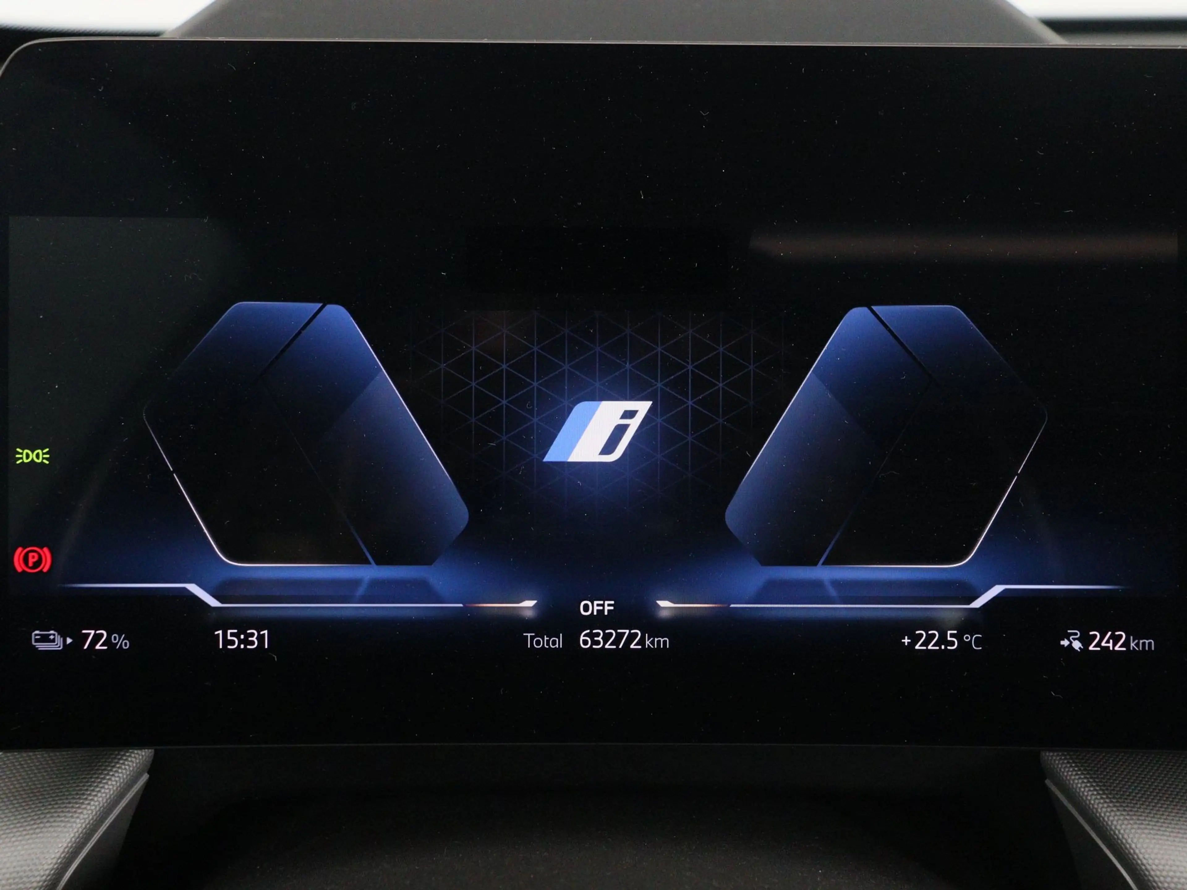 BMW iX1 xDrive30 67 kWh — photo 4