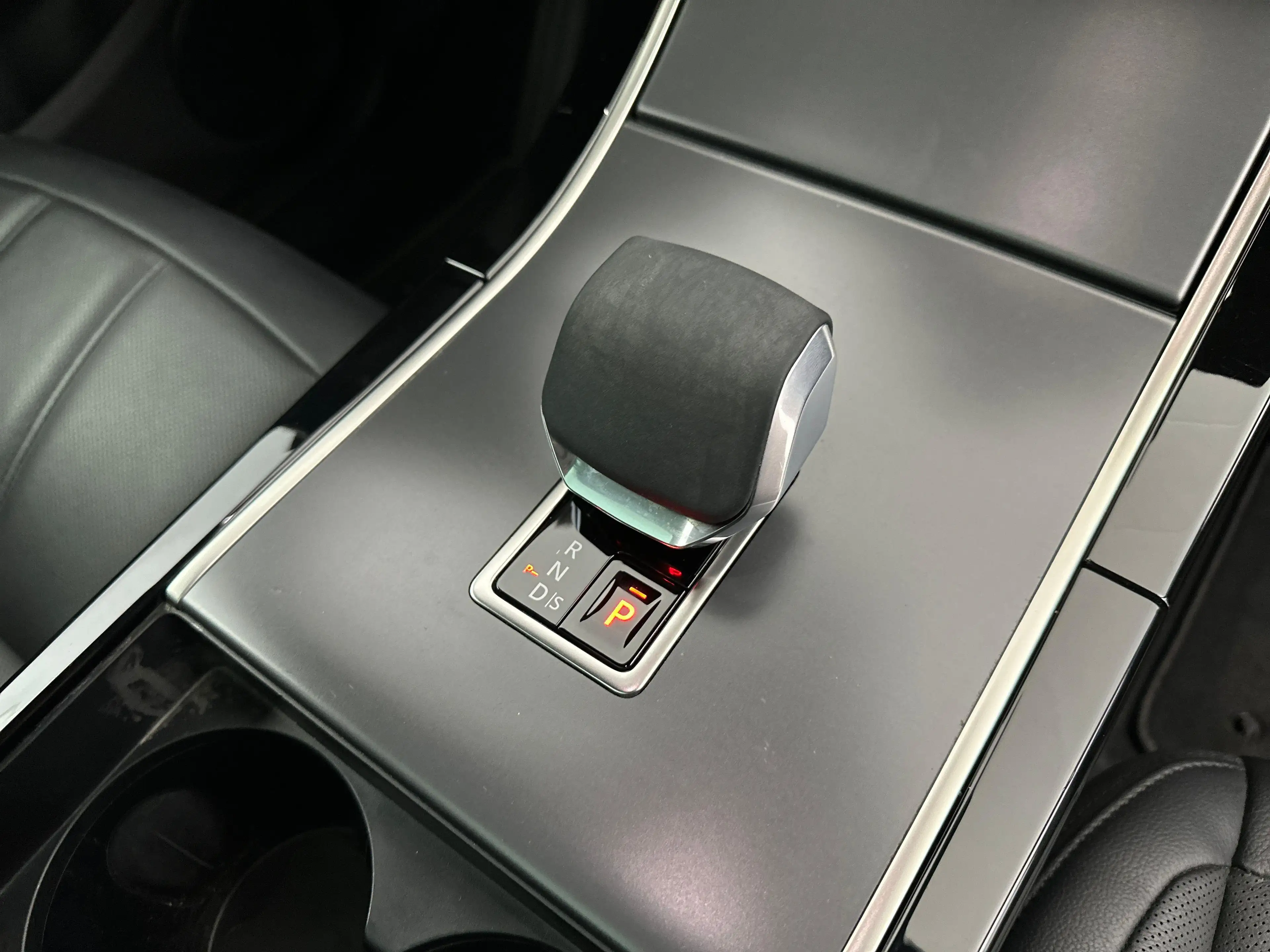 Land Rover Range Rover Evoque P270e Dynamic SE — photo 12