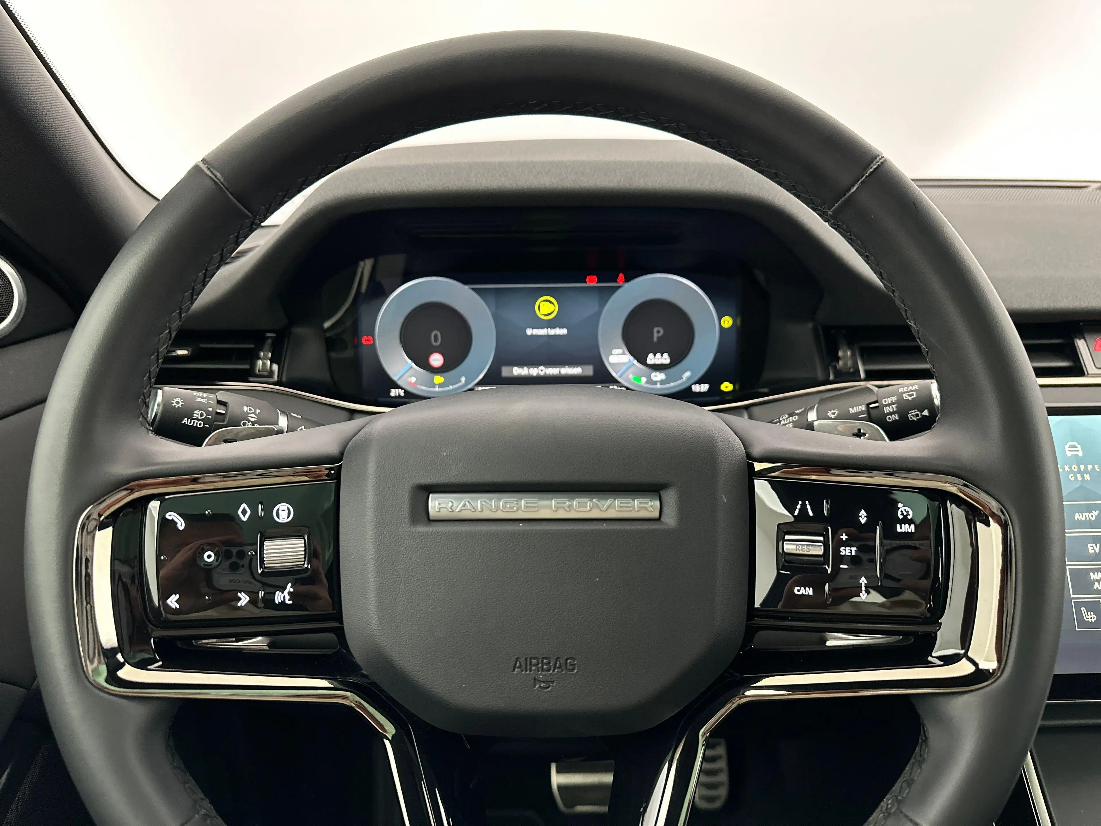 Land Rover Range Rover Evoque P270e Dynamic SE — photo 10
