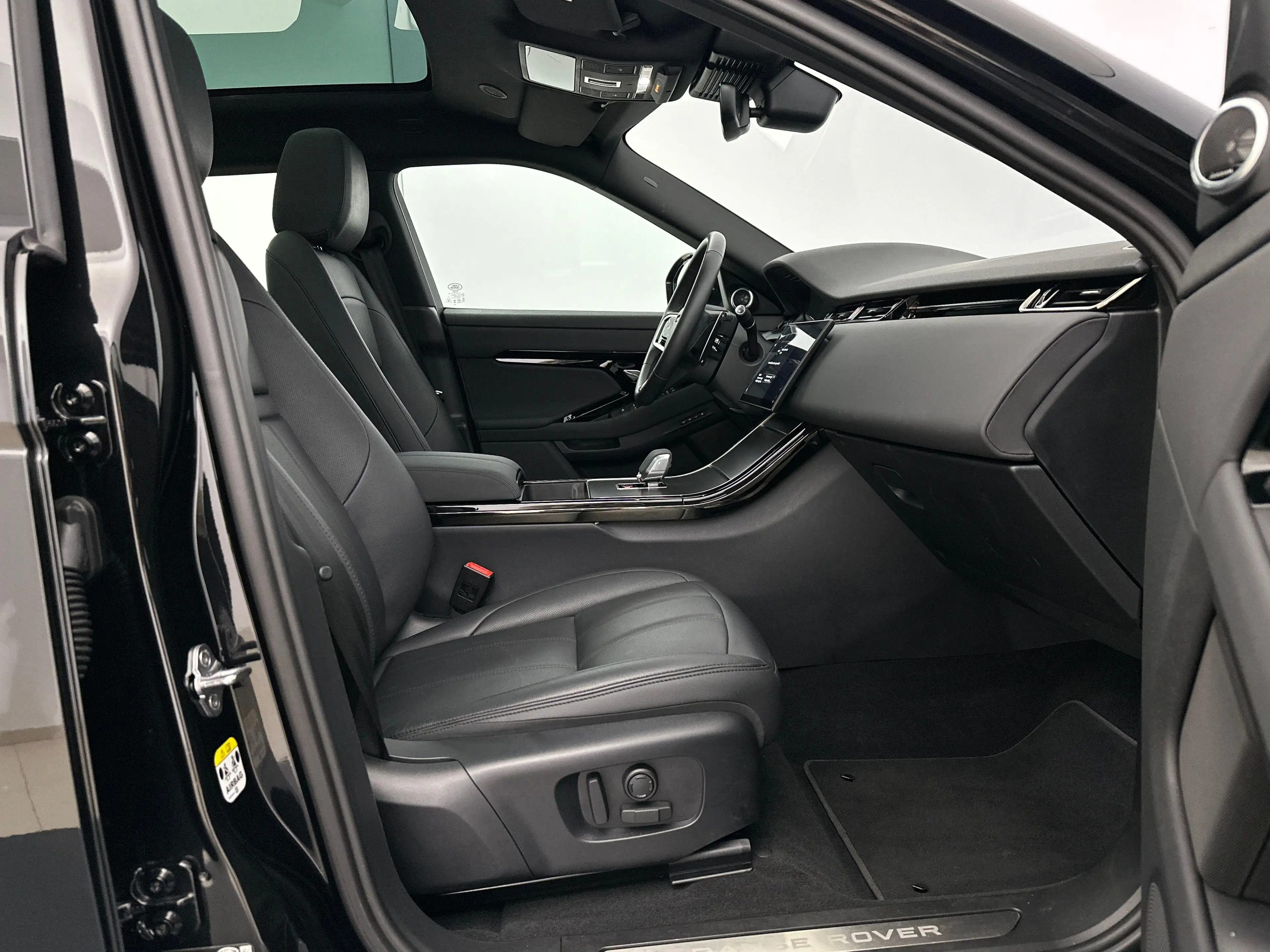 Land Rover Range Rover Evoque P270e Dynamic SE — photo 3