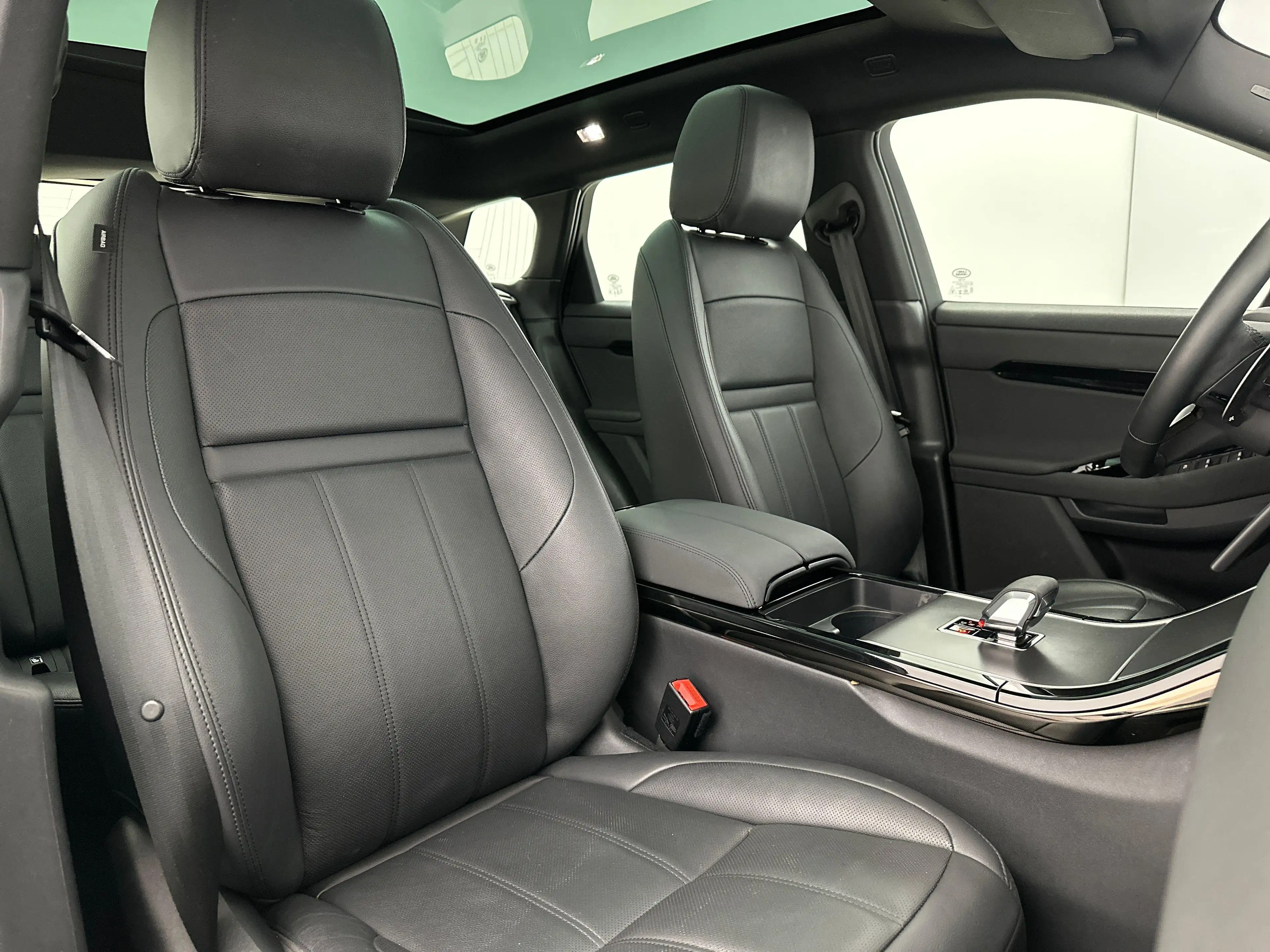 Land Rover Range Rover Evoque P270e Dynamic SE — photo 11