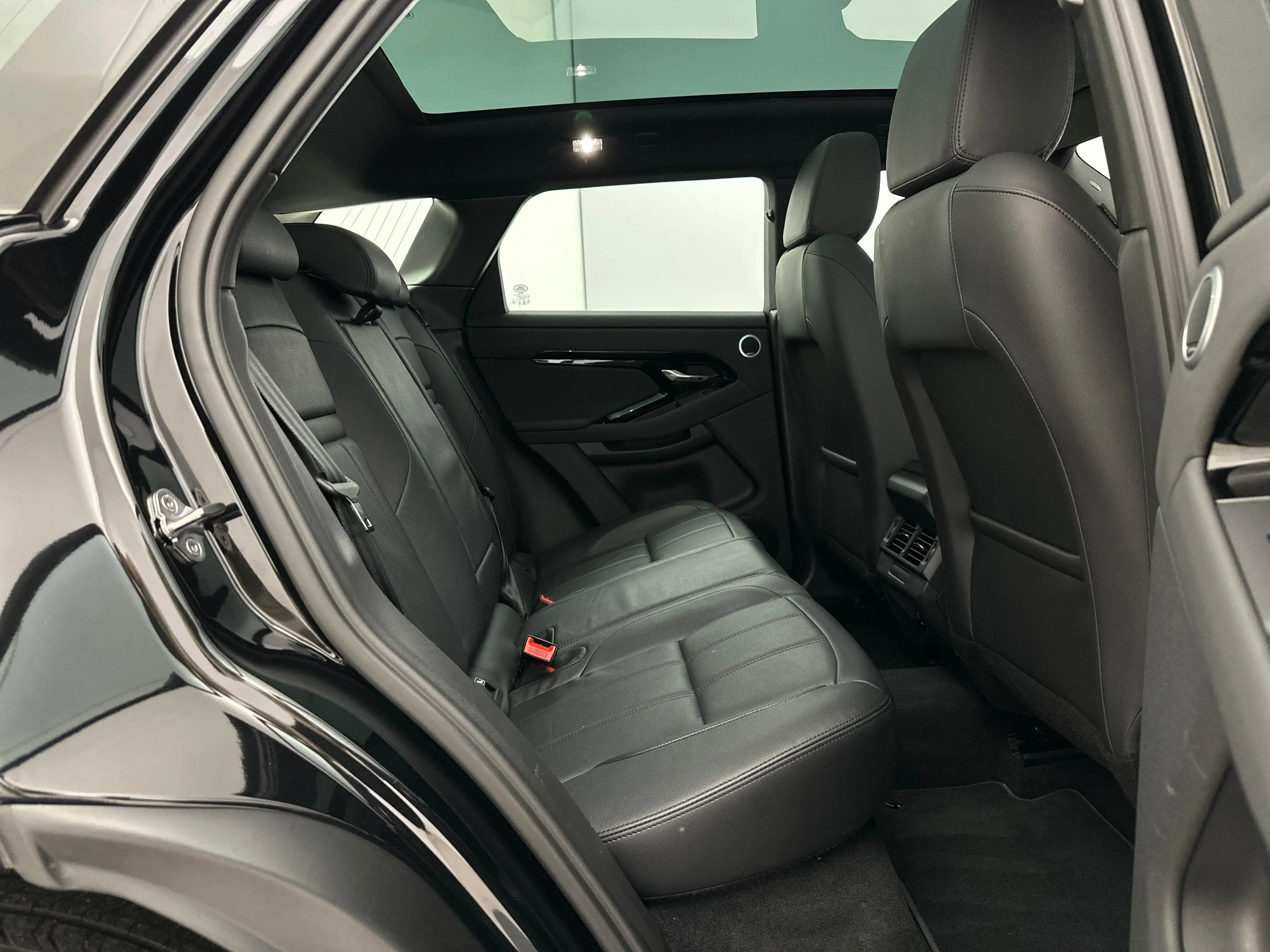 Land Rover Range Rover Evoque P270e Dynamic SE — photo 5