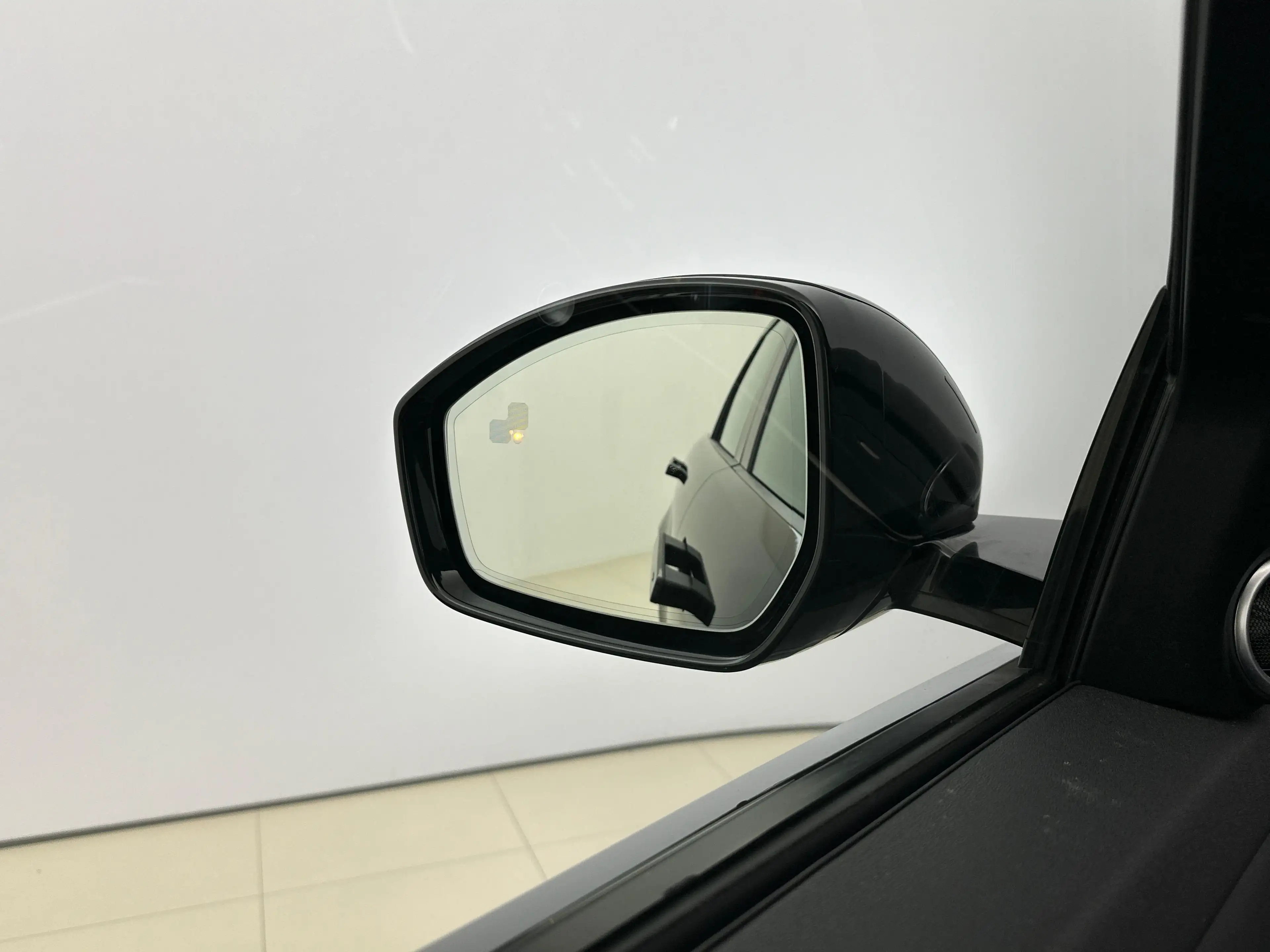 Land Rover Range Rover Evoque P270e Dynamic SE — photo 14