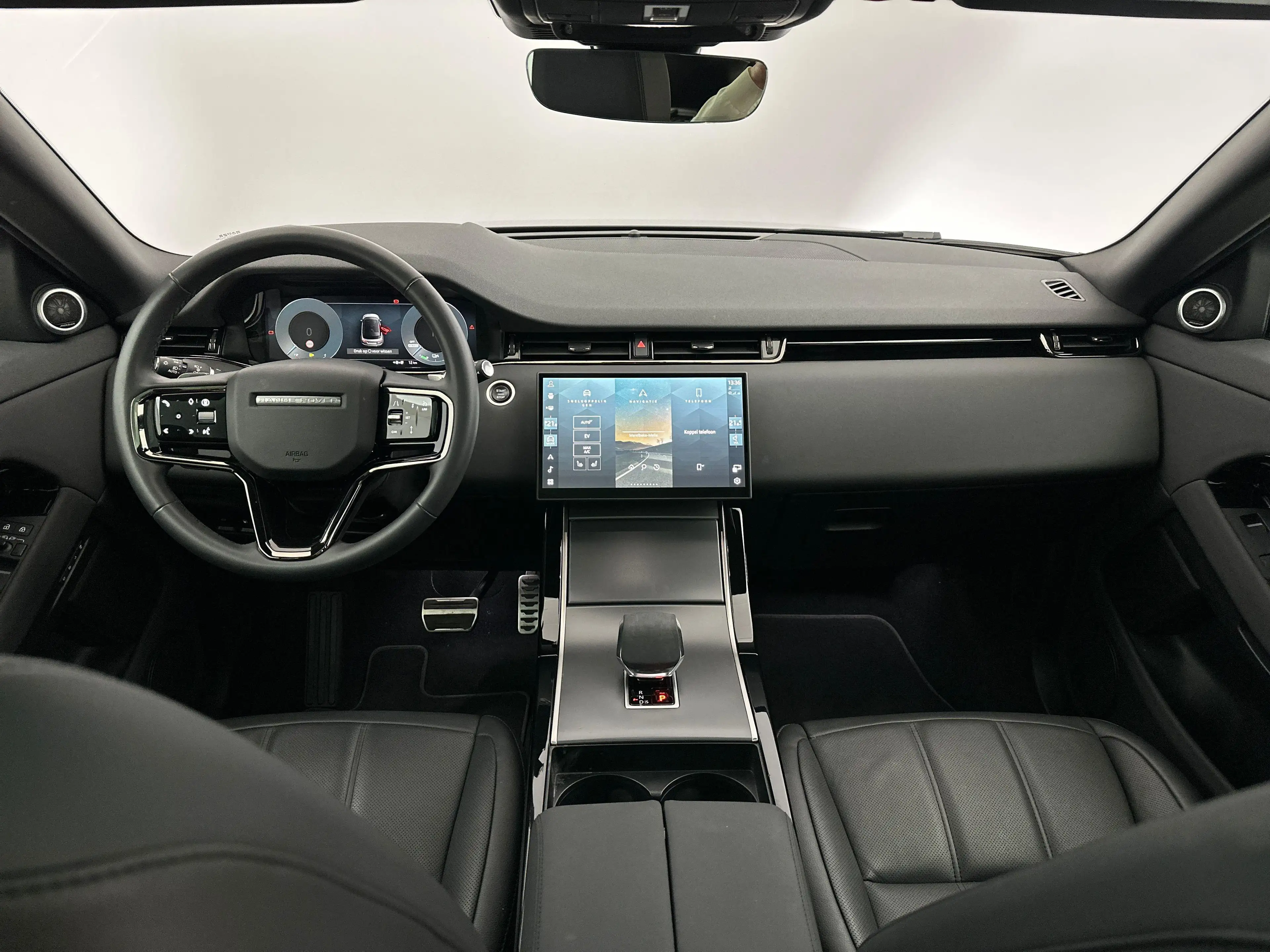 Land Rover Range Rover Evoque P270e Dynamic SE — photo 4