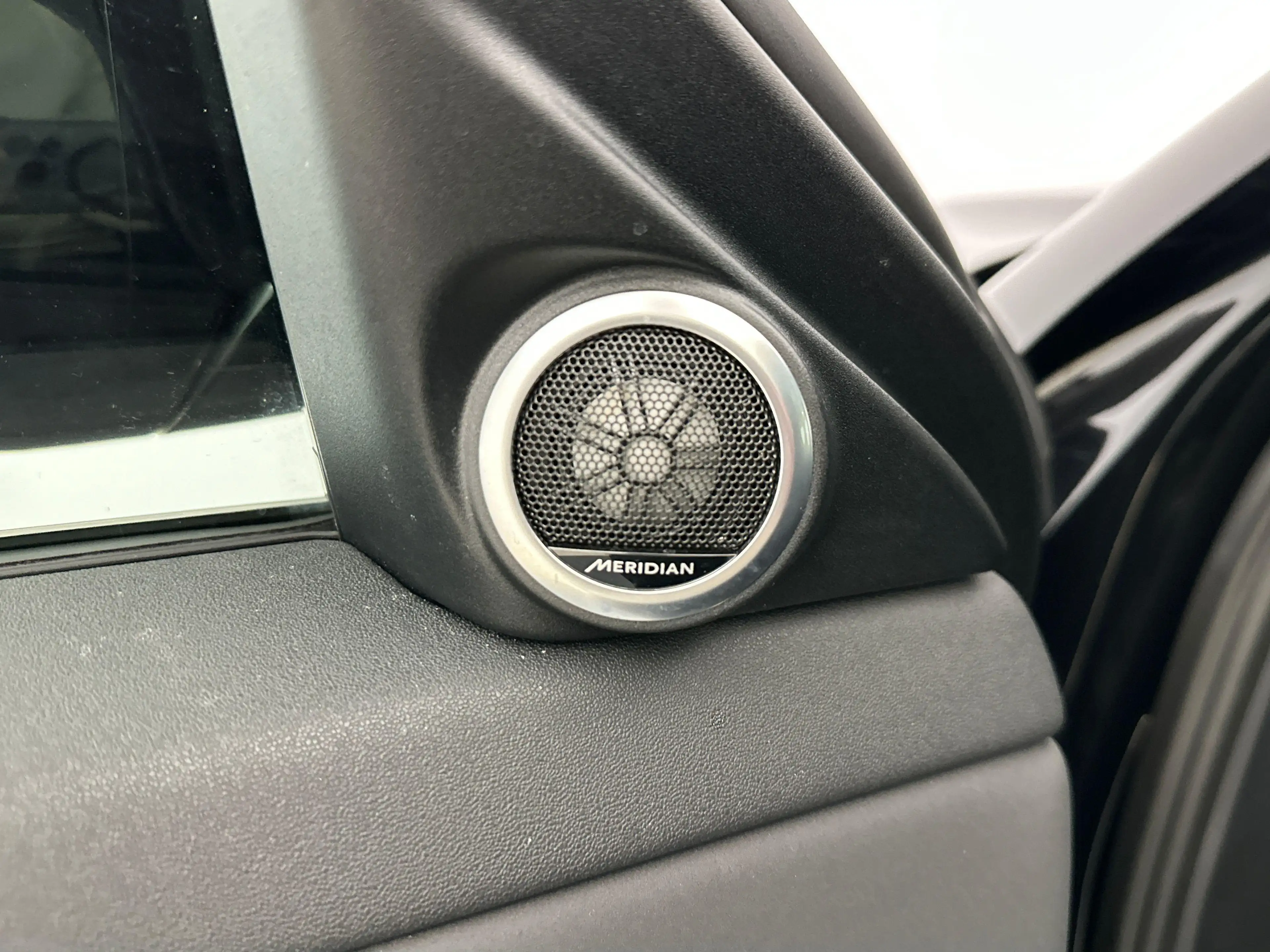 Land Rover Range Rover Evoque P270e Dynamic SE — photo 13