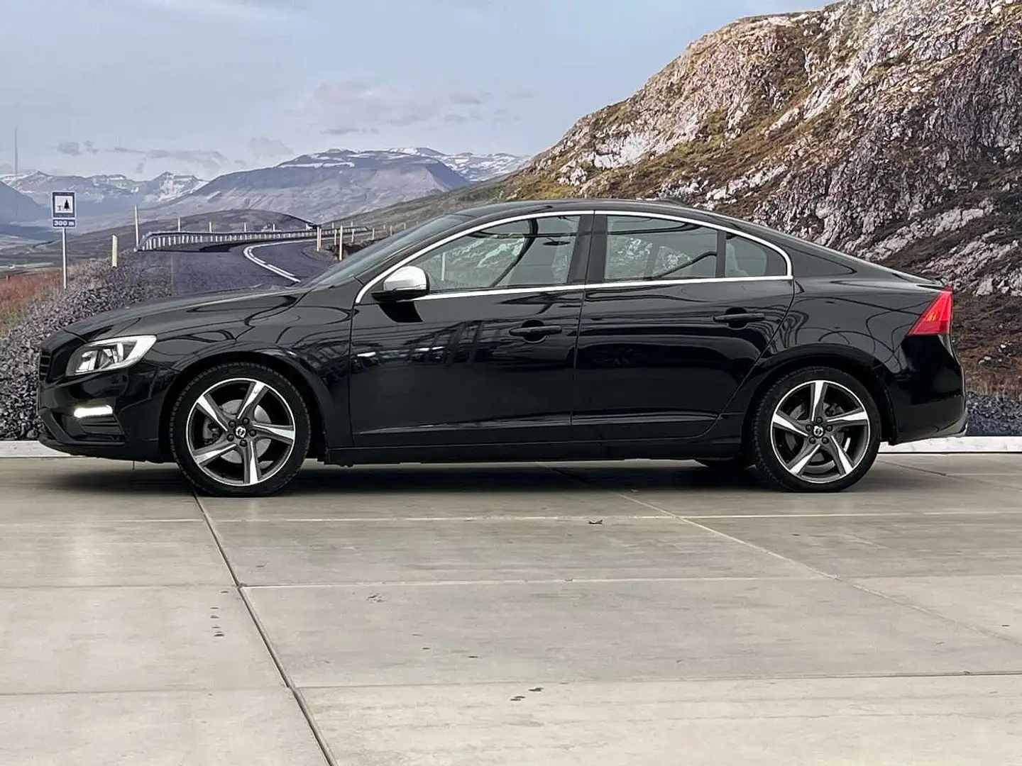 Volvo S60 D2 R-DESIGN + NAVI + ... Zwart - 2