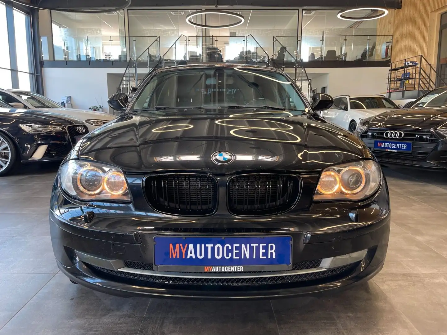 BMW 123 d 5-Türer *NAVI*XENON*SPORTSITZ*TEMPOMAT*SZHZ Czarny - 2