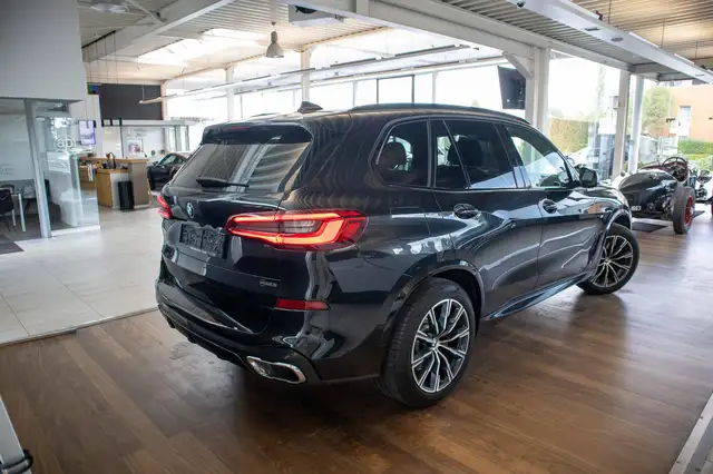 BMW X5 view 4