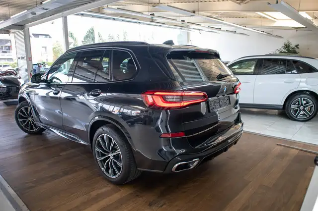 BMW X5 view 5