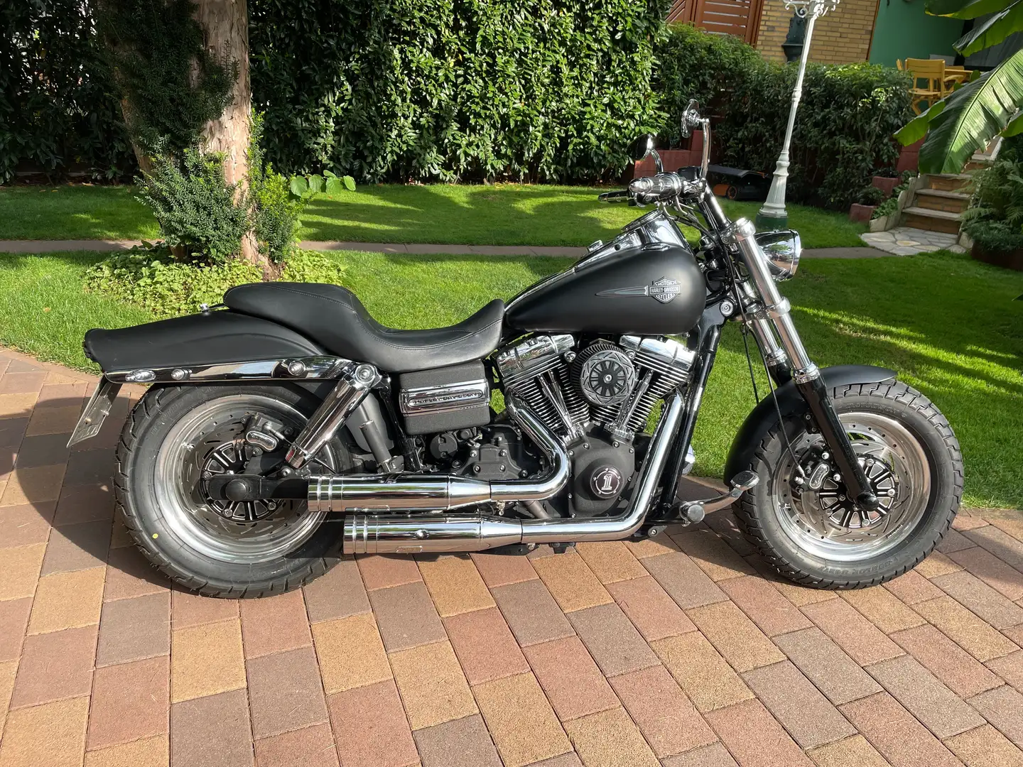 Harley-Davidson Dyna Fat Bob Schwarz - 1
