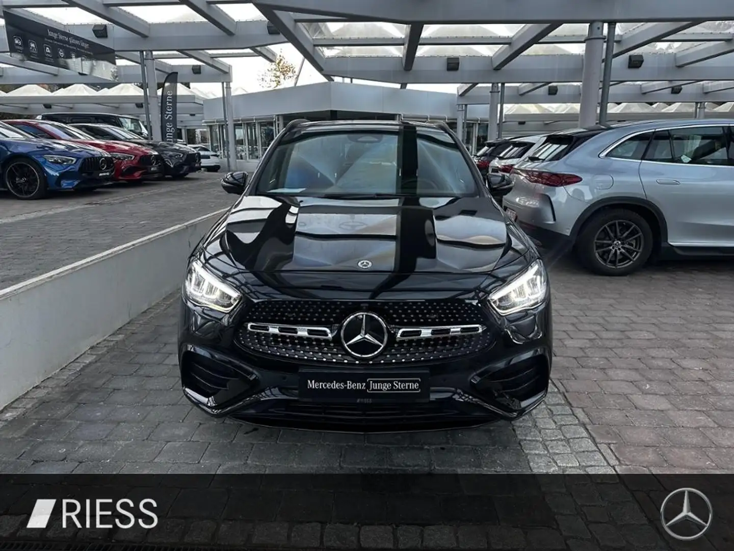 Mercedes-Benz GLA 200 AMG Sport Night Distr Pano AHK Keyless 360 Negro - 2