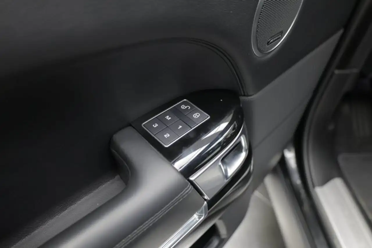 Land Rover Range Rover photo Land Rover Range Rover