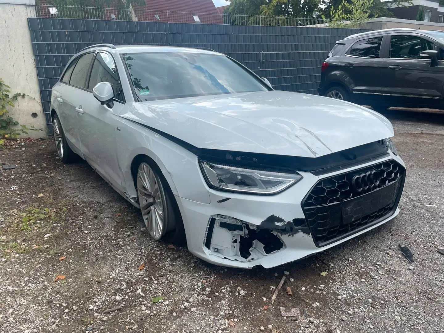 Audi A4 Avant 40 TDI DSG S line SHZ AHK. PDC TEMP Weiß - 2