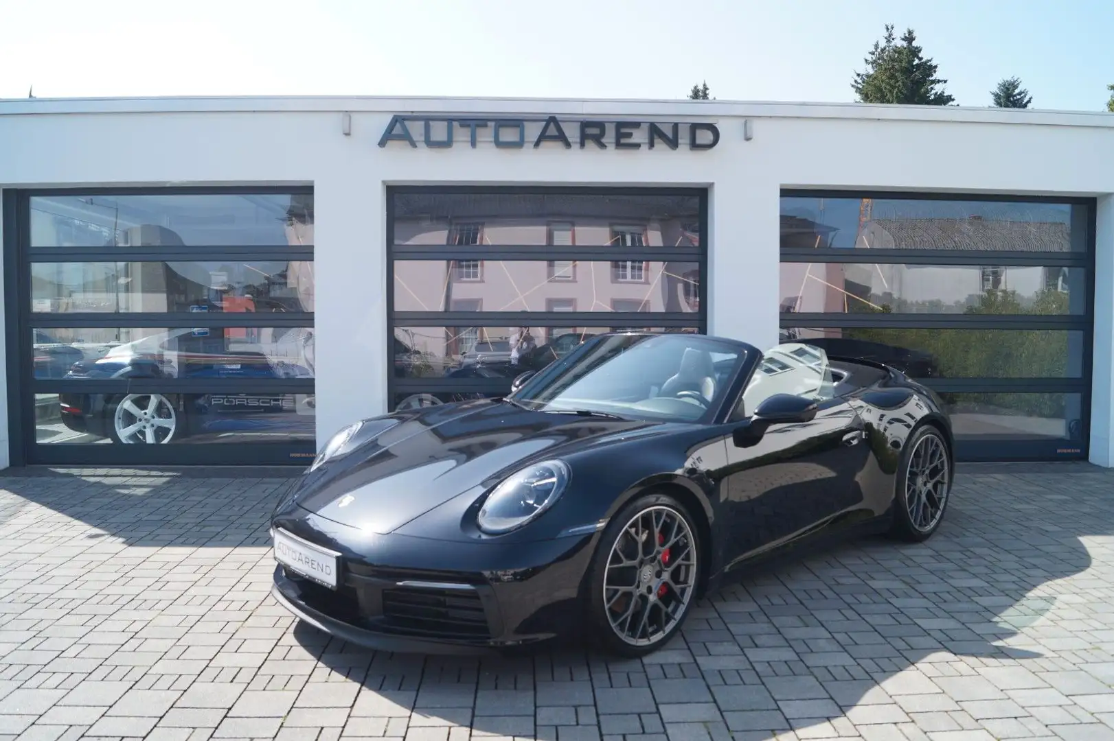 Porsche 911 (992) Carrera 4S Cabriolet Noir - 1