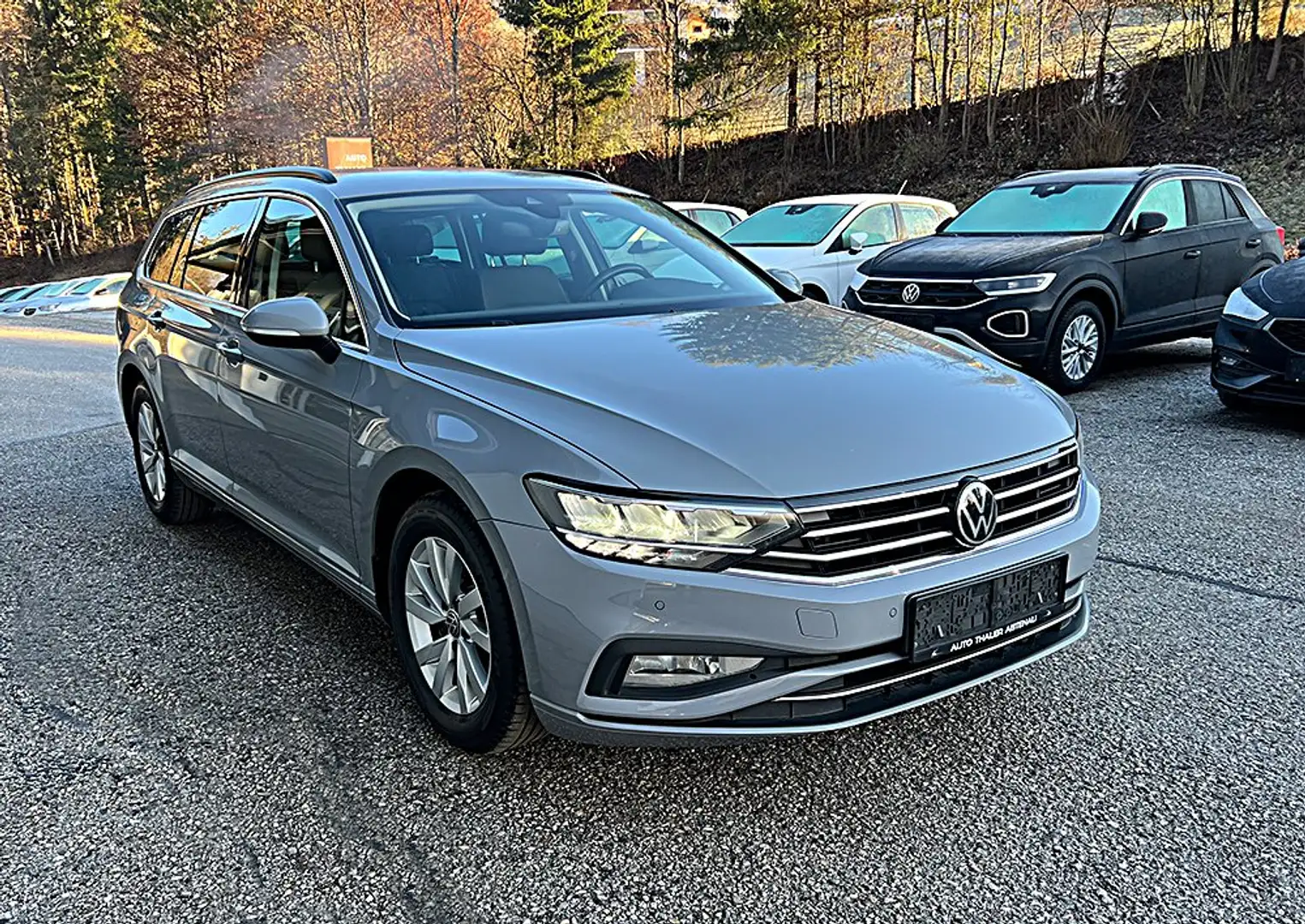 Volkswagen Passat Variant Business 2,0 SCR TDI DSG Grau - 2