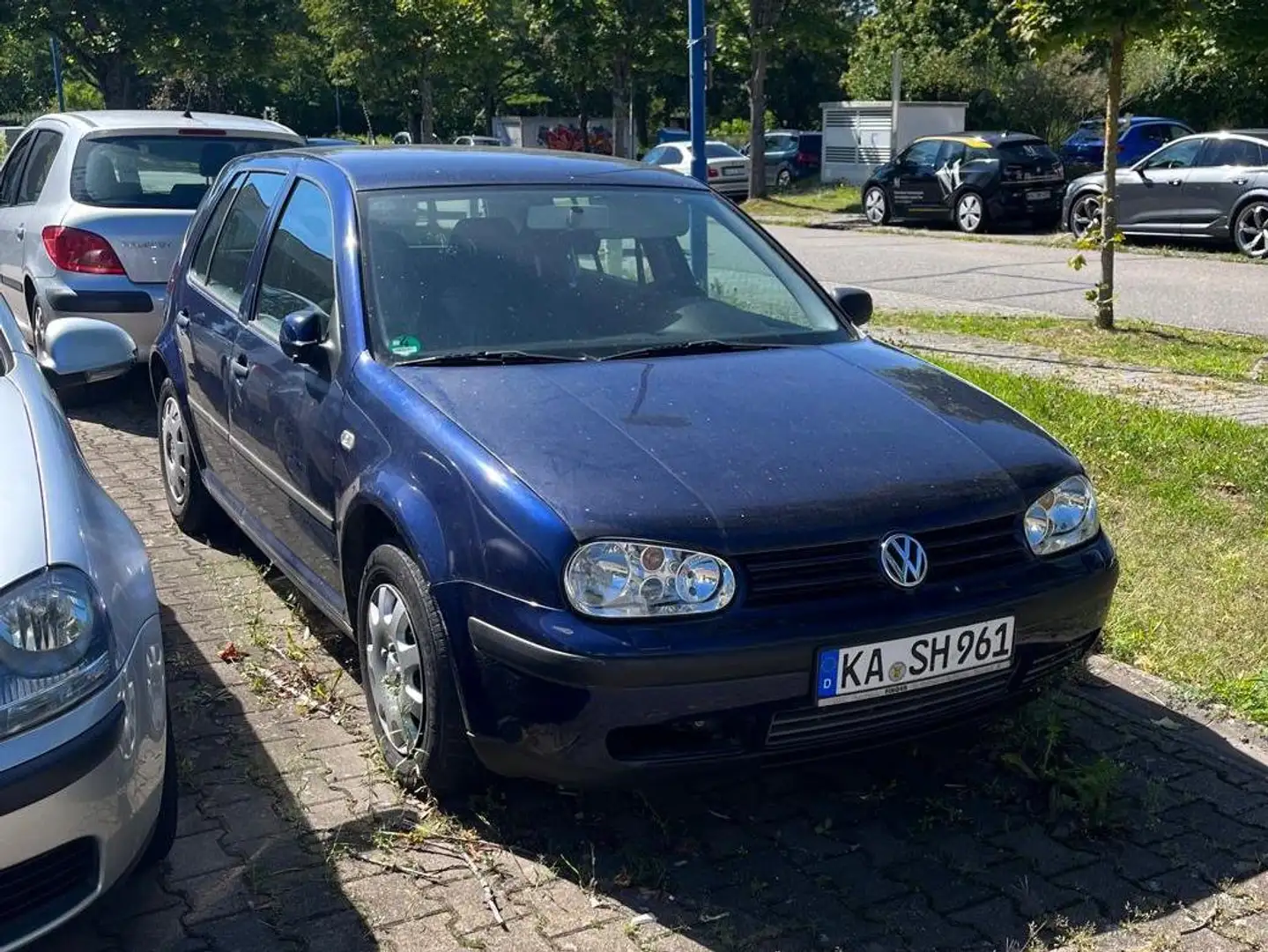Volkswagen Golf 1,6 Синій - 1