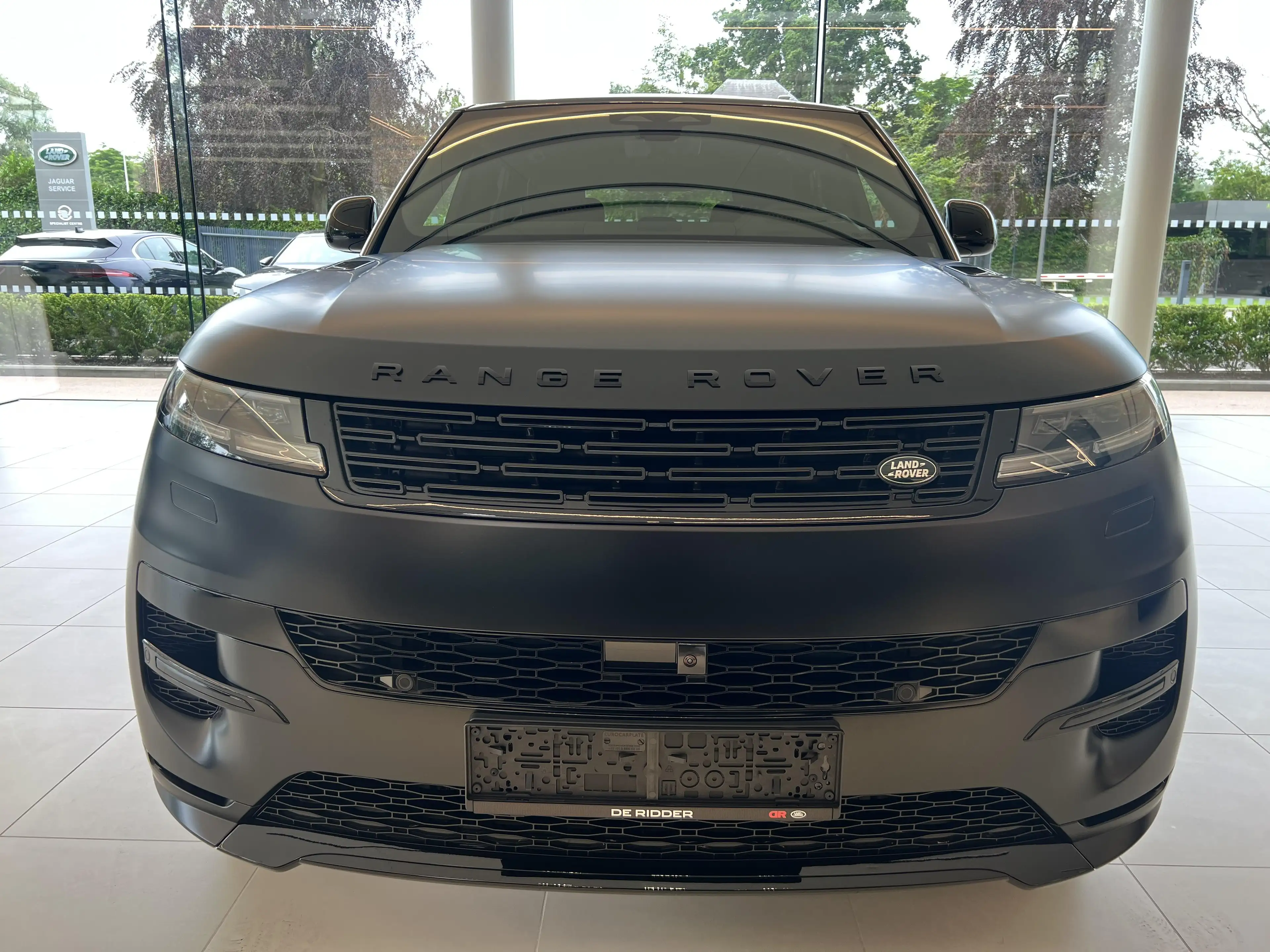 Land Rover Range Rover Sport P460e SE Dynamic — photo 2