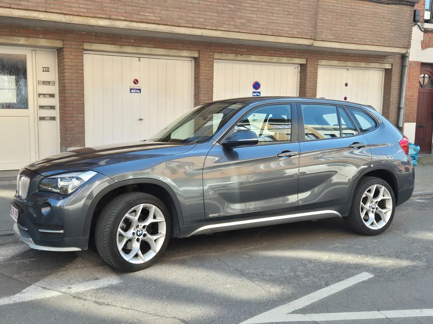 BMW X1 2.0i ESSENCE    CT ET CAR PASS  OK.  115000 KM Gris - 1