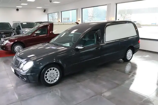Mercedes-Benz E 220 Kuhlmann Cars Bestattungswagen / Leichenwagen
