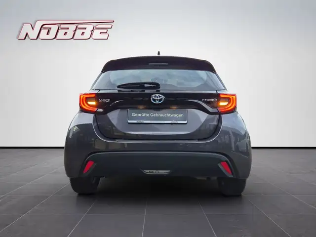 Toyota Yaris view 4