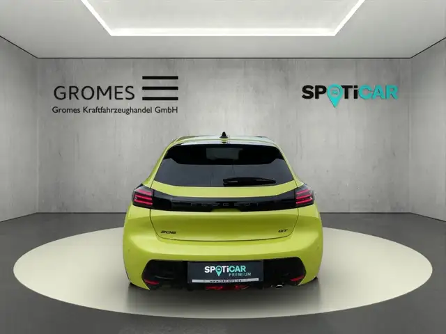 Peugeot 208 view 4