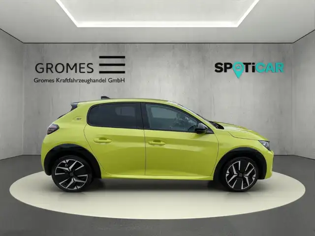 Peugeot 208 view 2