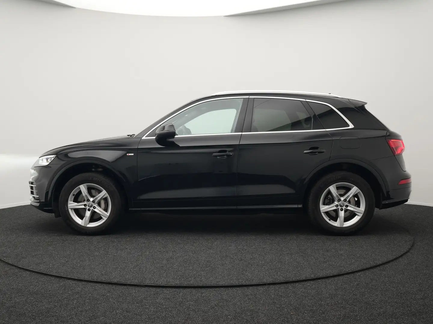 Audi Q5 50 TFSI e Quattro S Line Plug In Hybrid 299pk Deal Zwart - 2