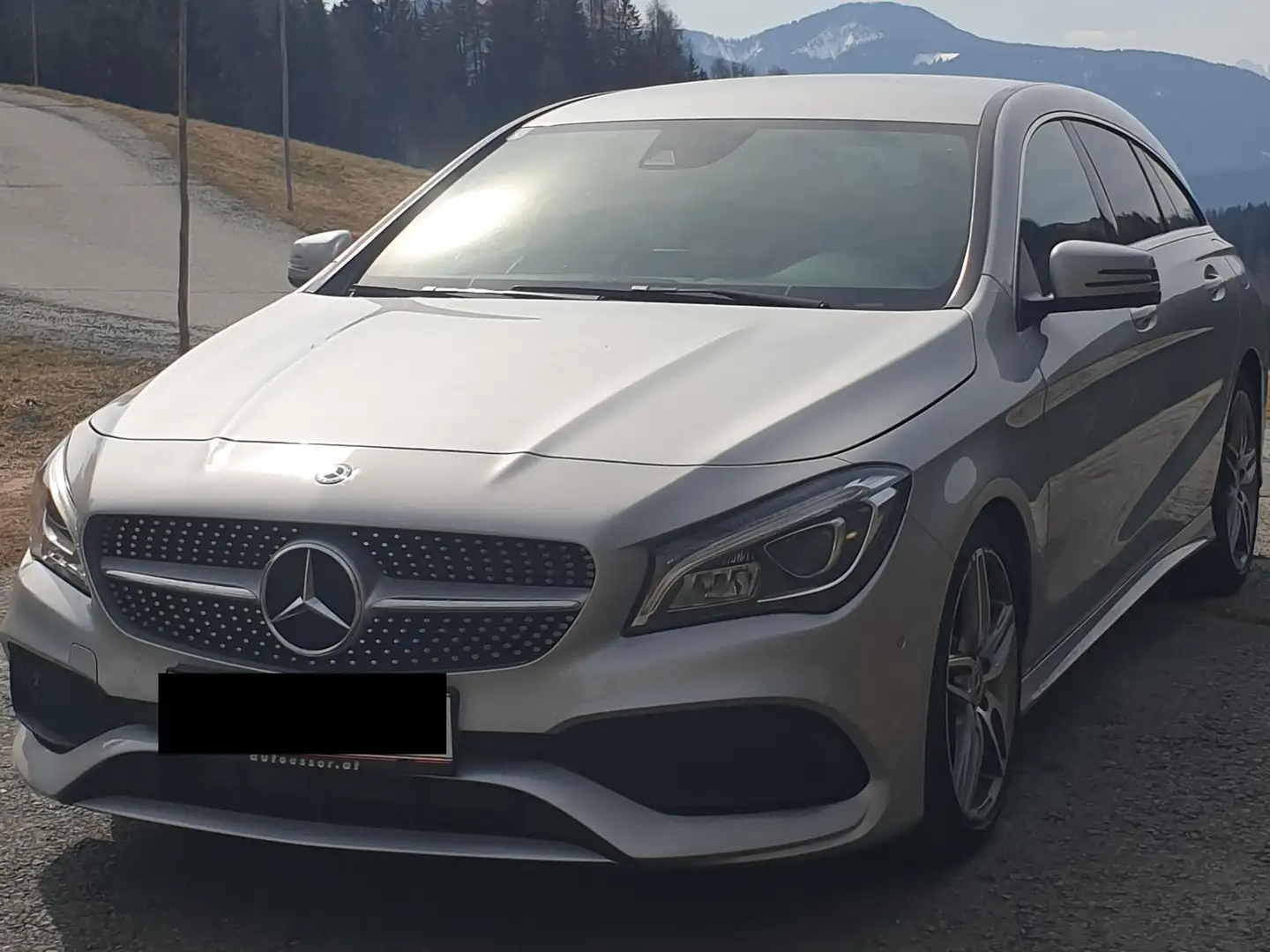 Mercedes-Benz CLA 180 CLA 180 d Shooting Brake Silber - 2