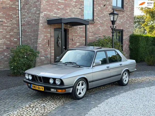 BMW 525 5-serie E28 525e Automaat Edition Shadowline