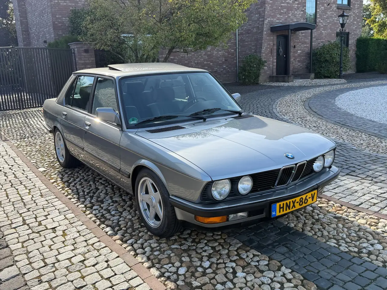 BMW 525 5-serie E28 525e Automaat Edition Shadowline, foto 3