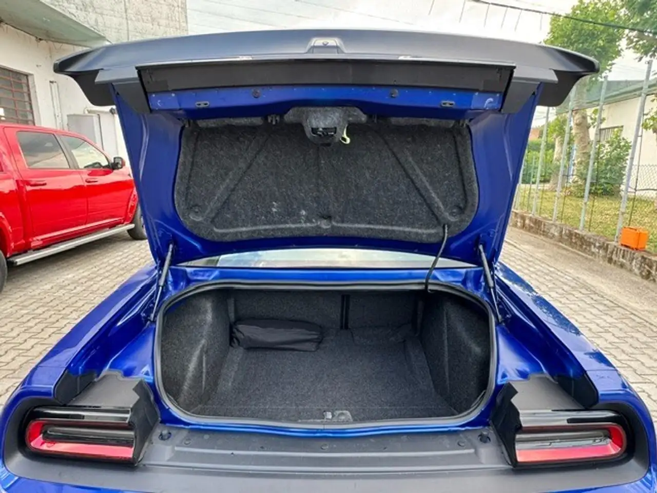 Dodge Challenger 2022 — фото 14